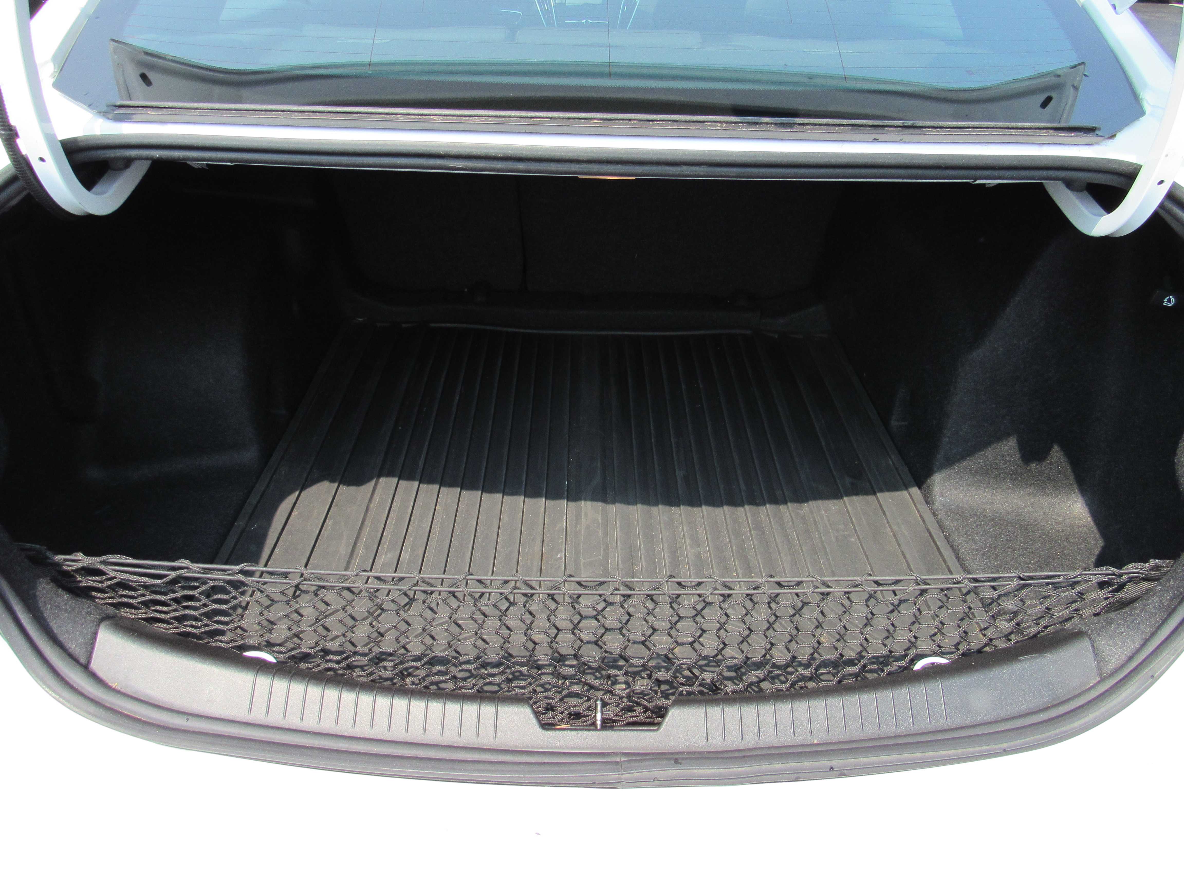 WHITE, 2017 CHEVROLET MALIBU Thumnail Image 9