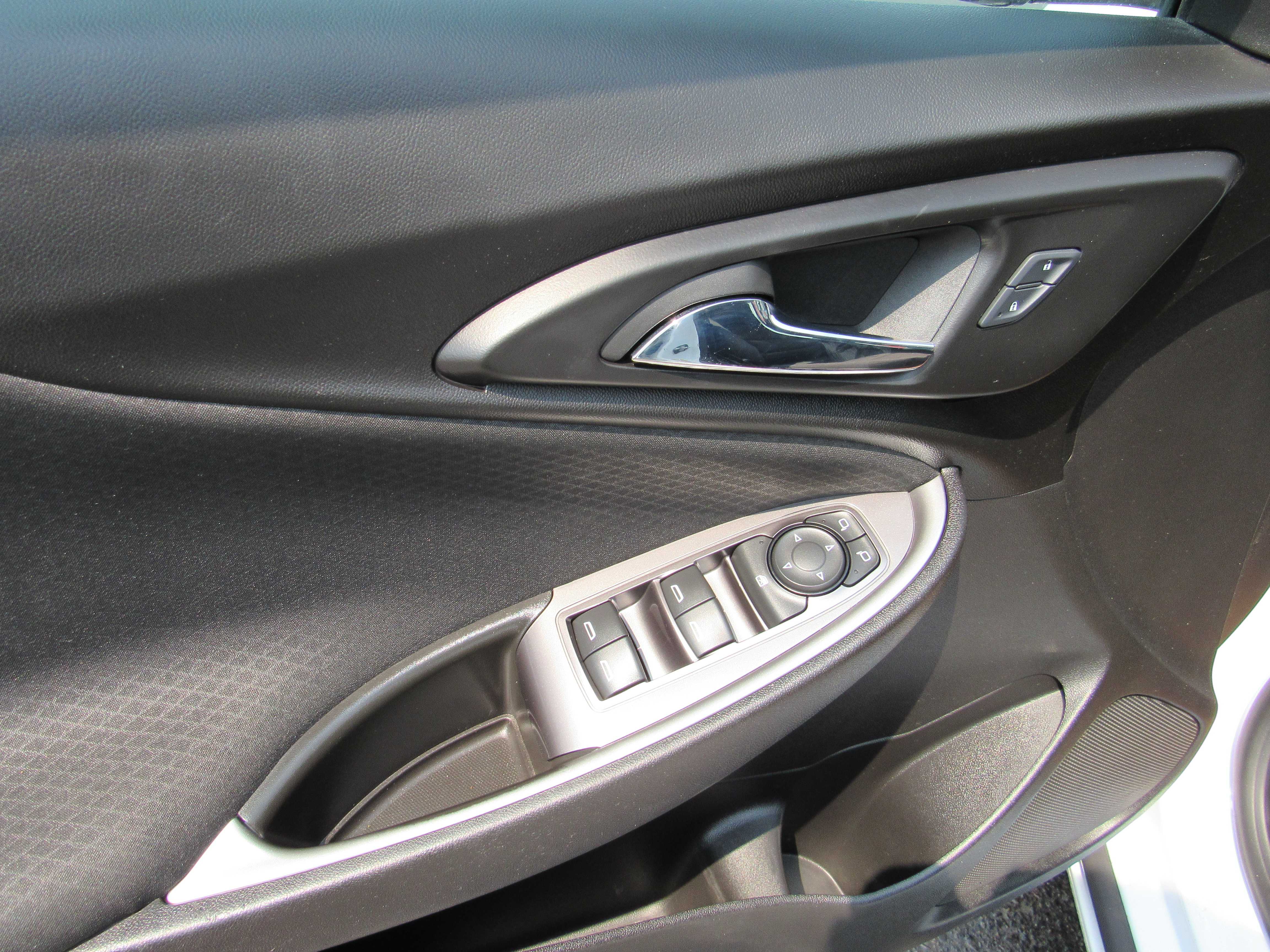 WHITE, 2017 CHEVROLET MALIBU Thumnail Image 10