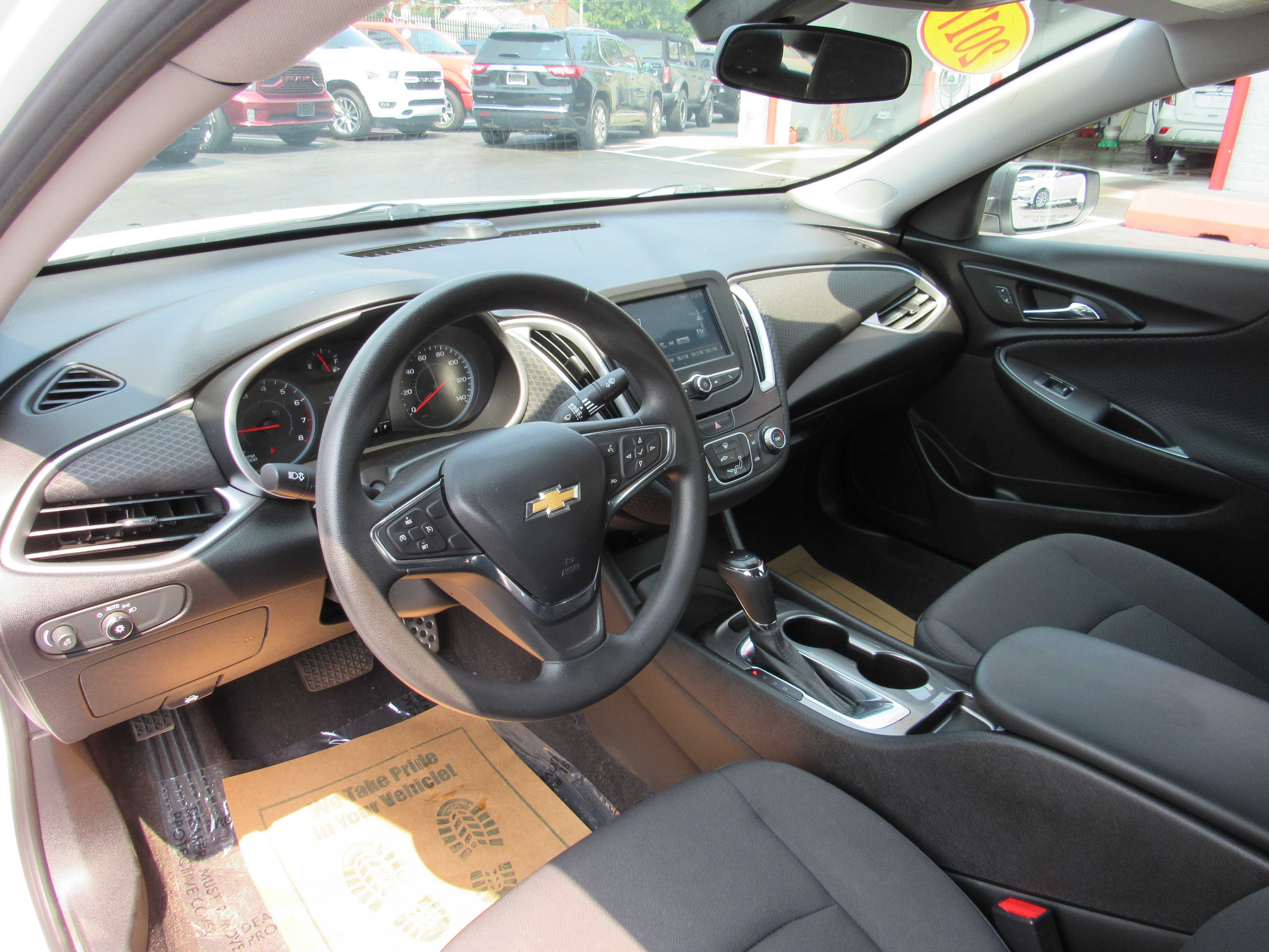 WHITE, 2017 CHEVROLET MALIBU Thumnail Image 12