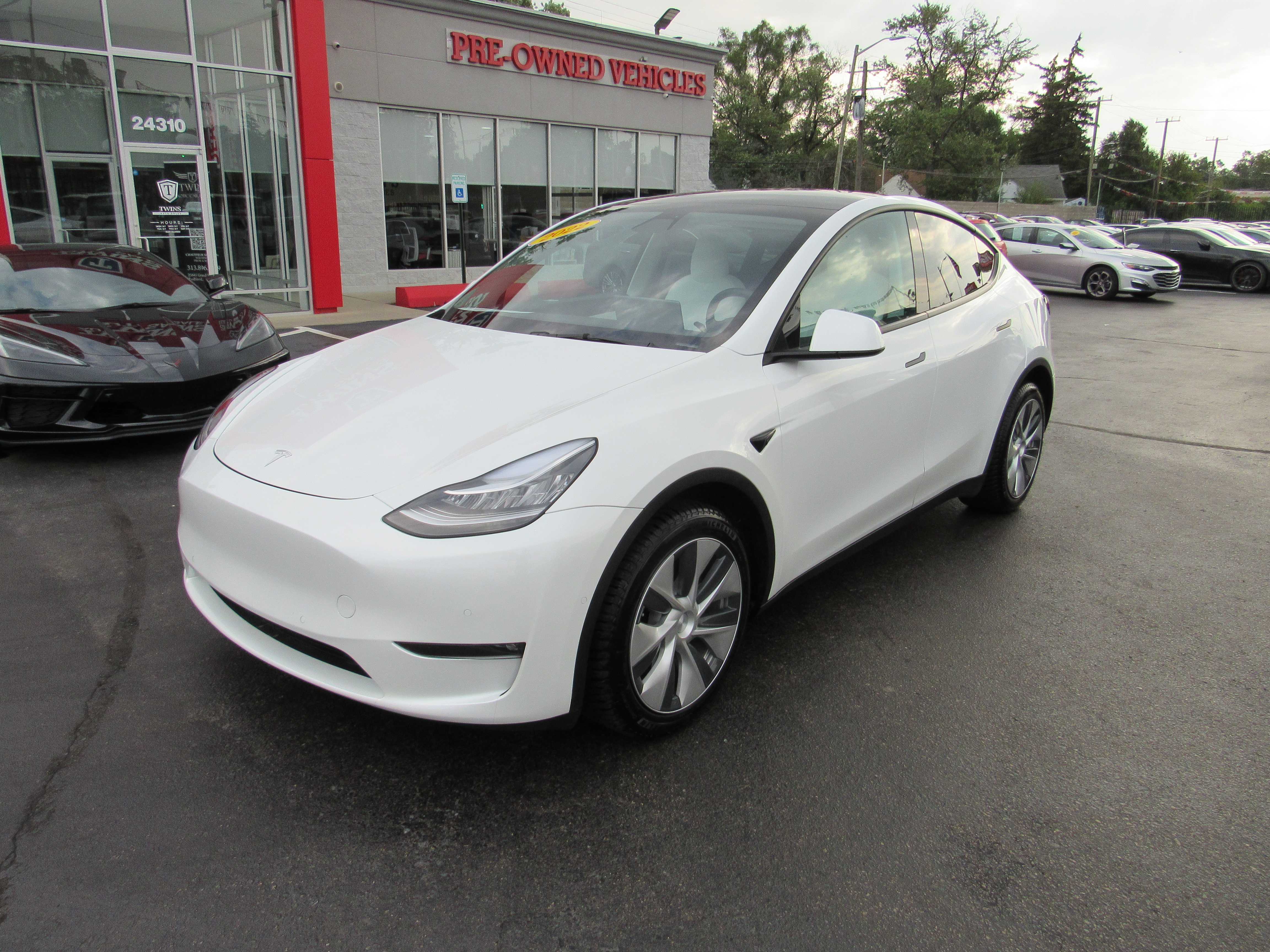 WHITE, 2022 TESLA MODEL Y Thumnail Image 2
