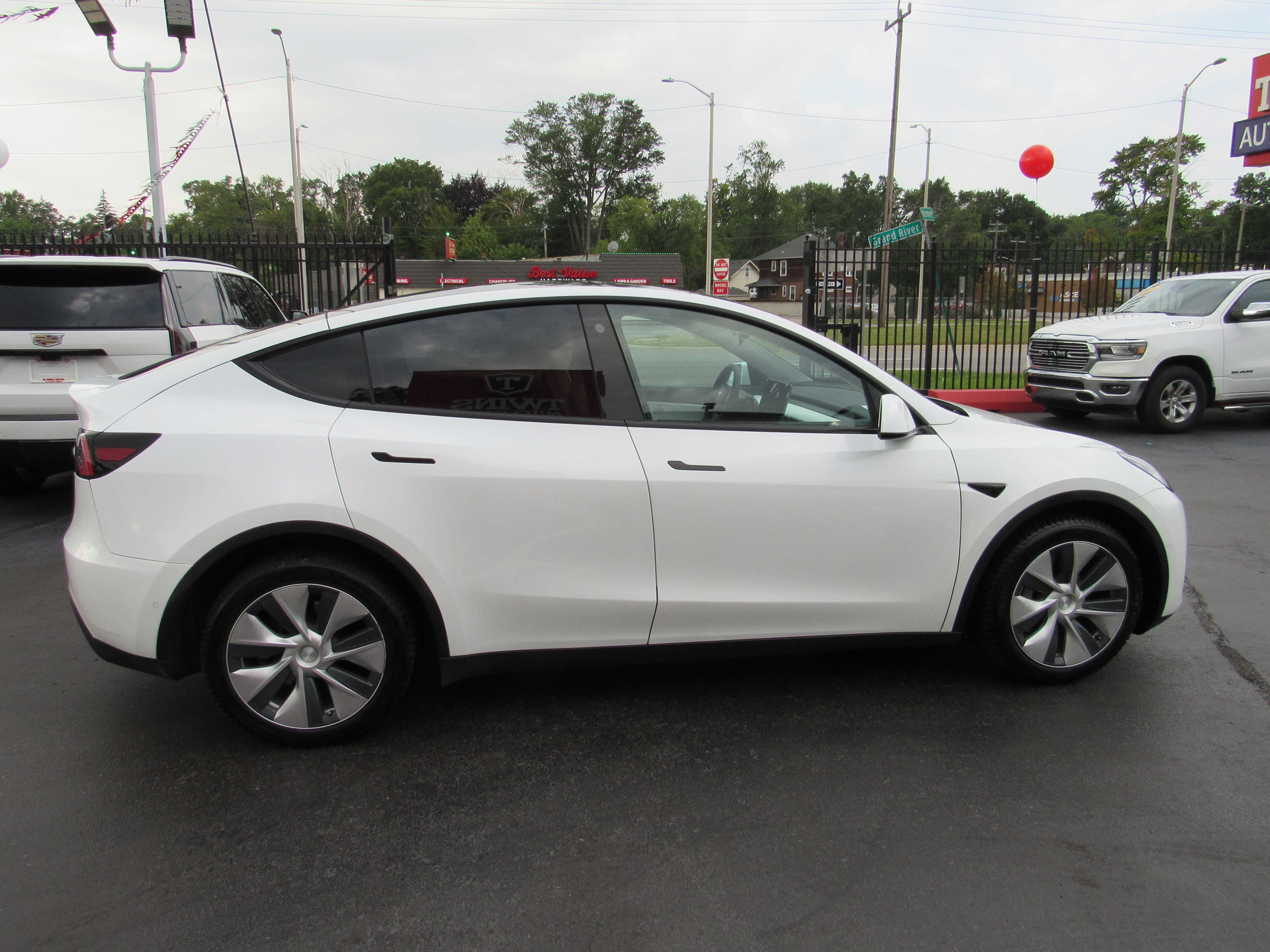 WHITE, 2022 TESLA MODEL Y Thumnail Image 5