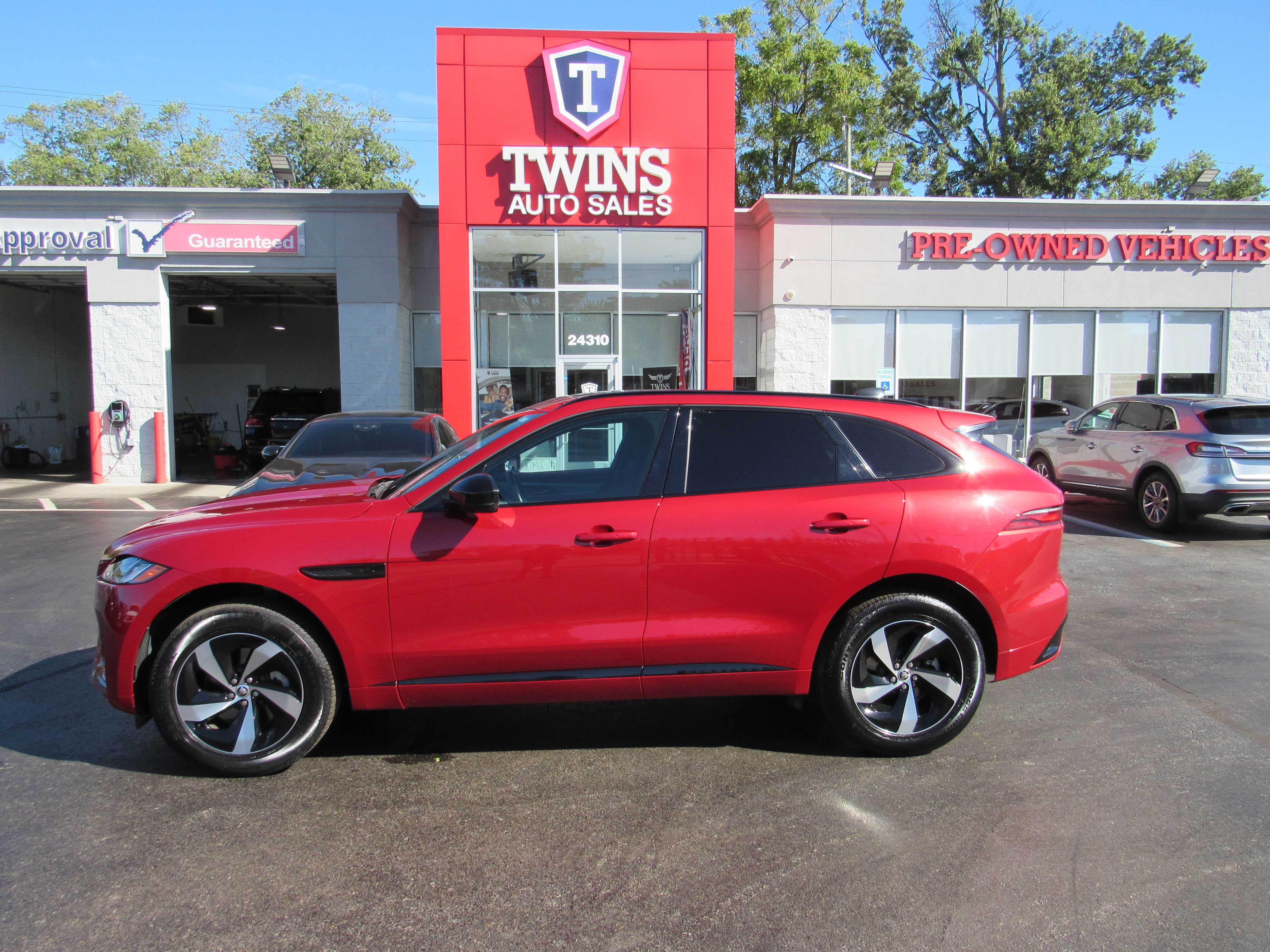 RED, 2024 JAGUAR F-PACE Thumnail Image 1