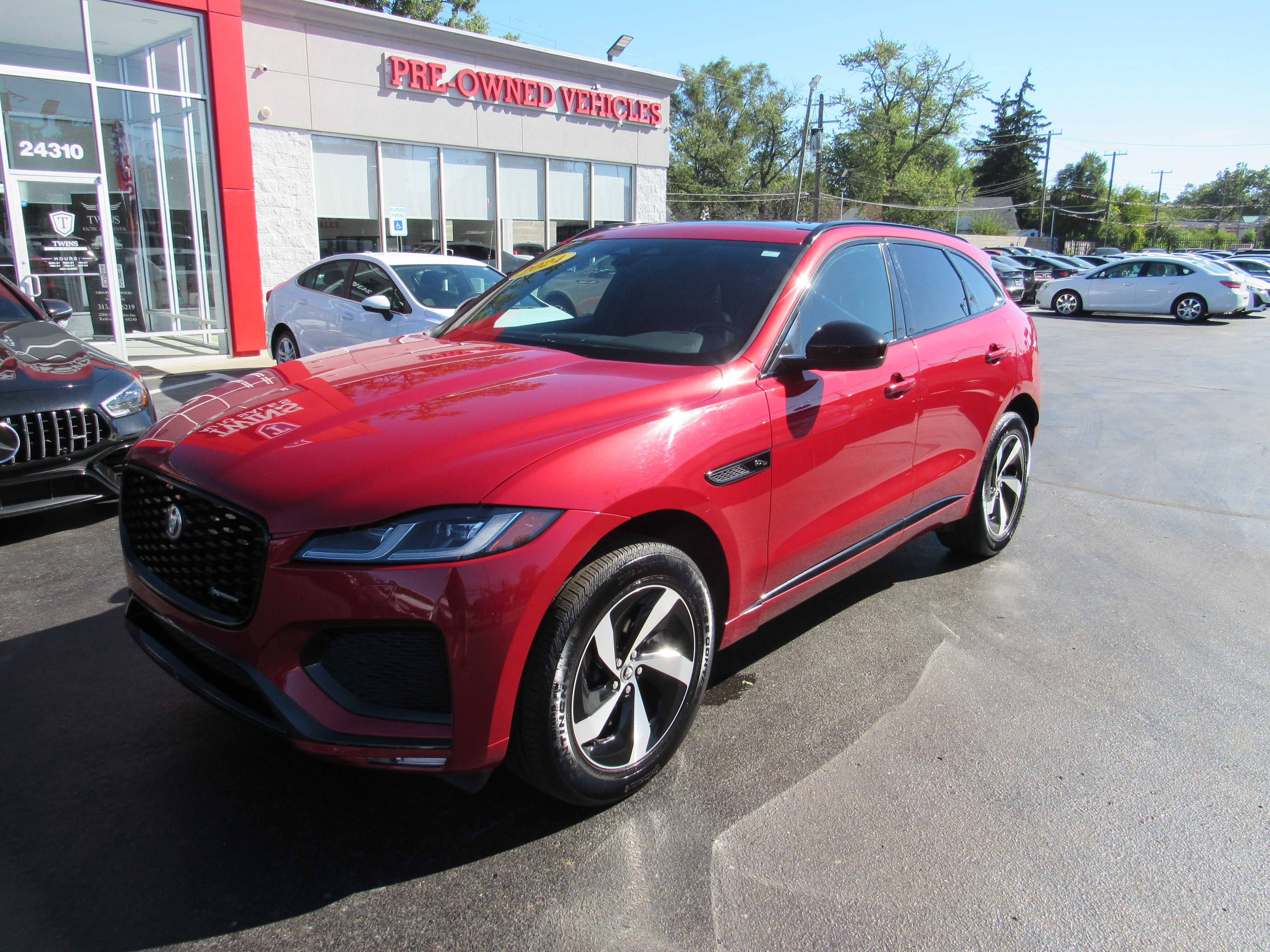 RED, 2024 JAGUAR F-PACE Thumnail Image 2