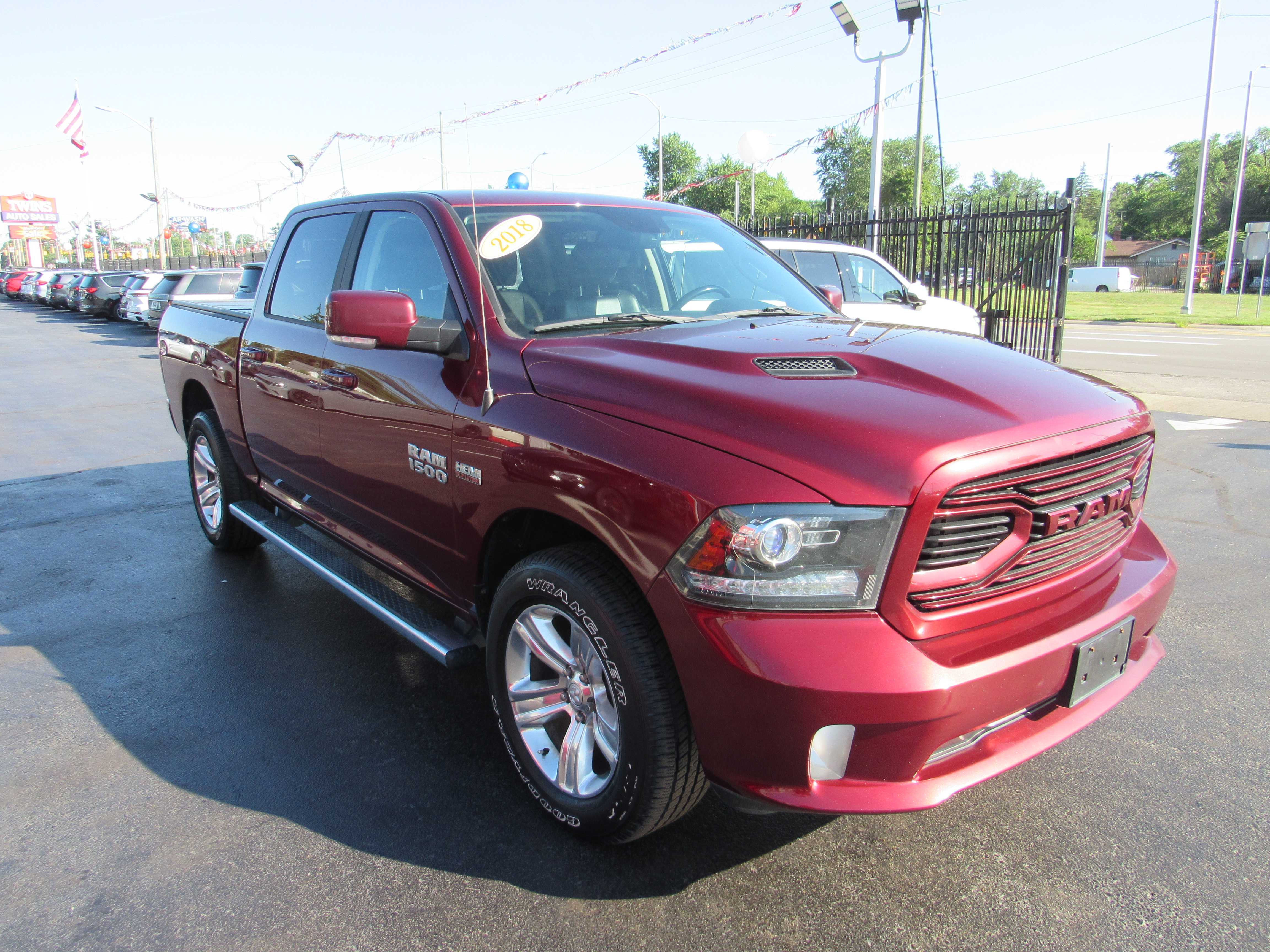 RED, 2018 RAM 1500 CREW CAB Thumnail Image 4