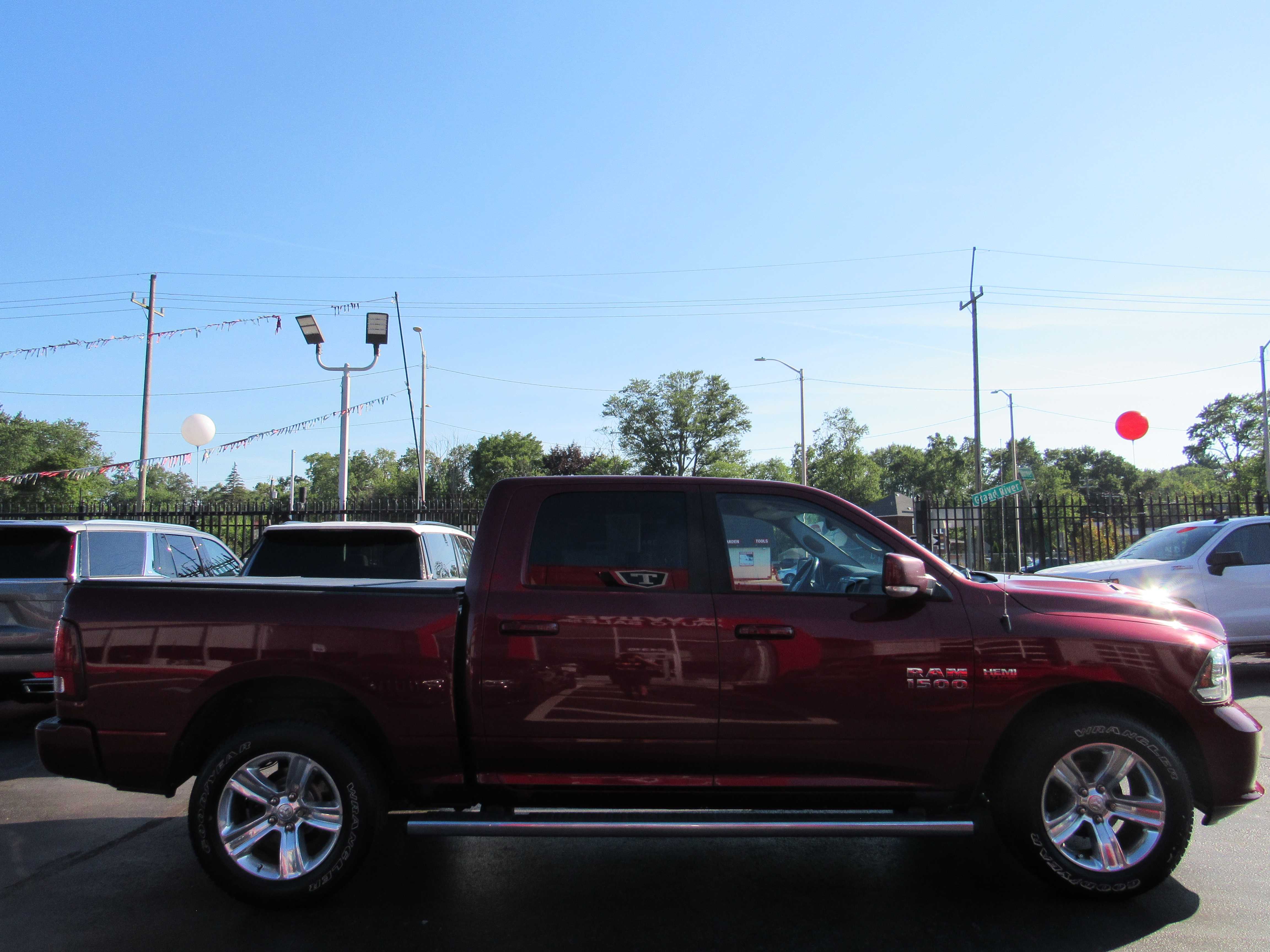 RED, 2018 RAM 1500 CREW CAB Thumnail Image 5