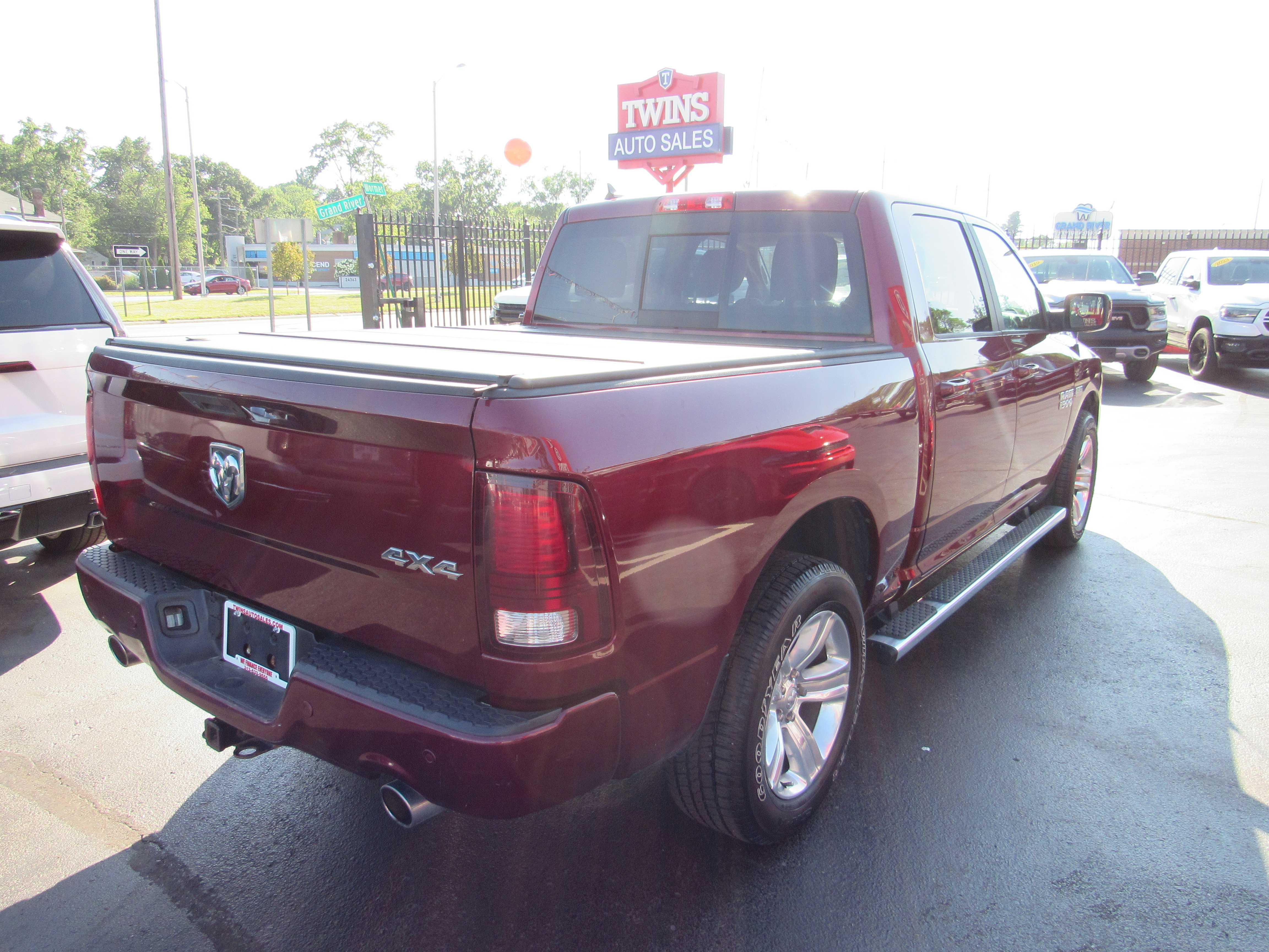 RED, 2018 RAM 1500 CREW CAB Thumnail Image 6