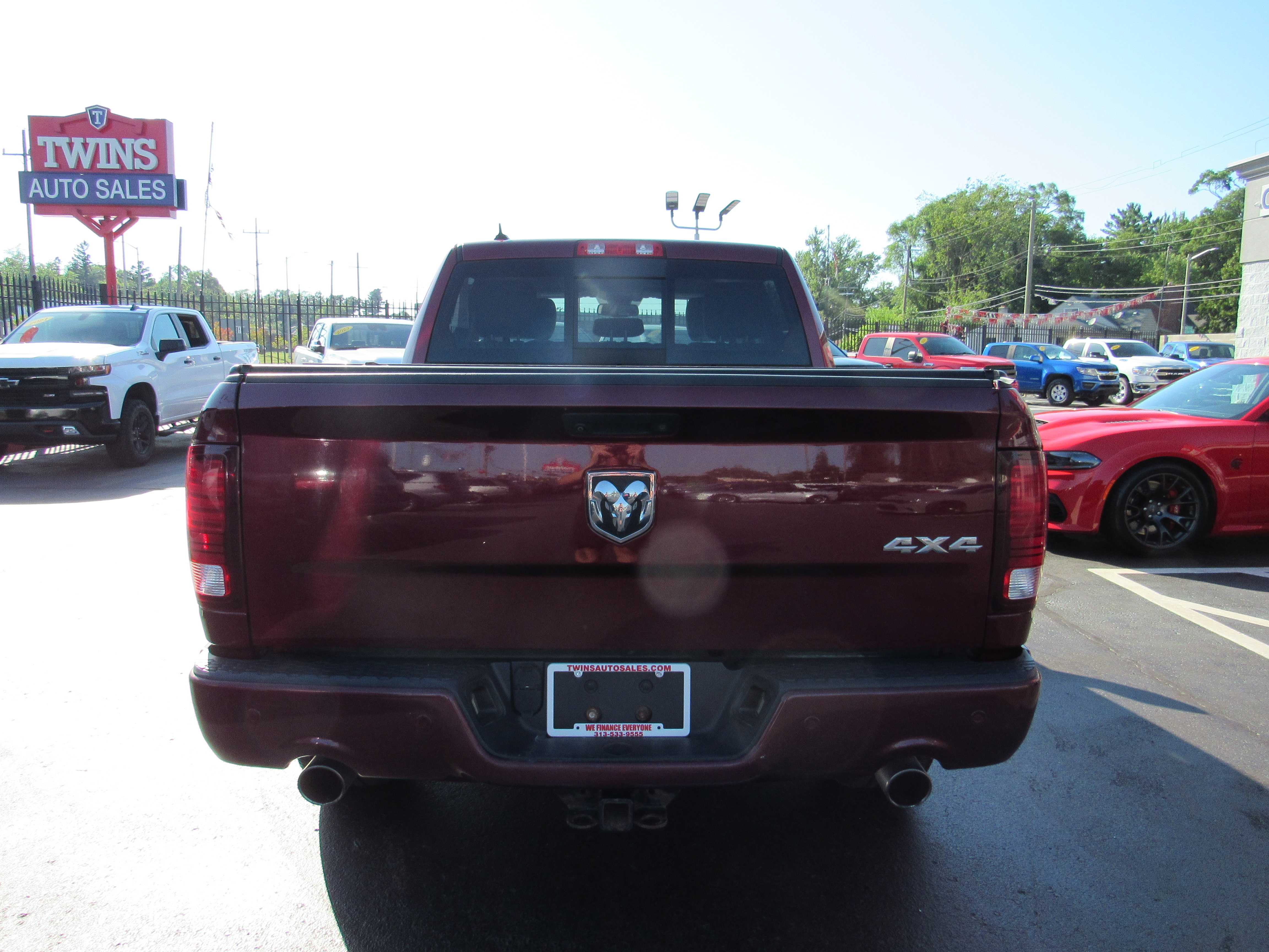 RED, 2018 RAM 1500 CREW CAB Thumnail Image 7