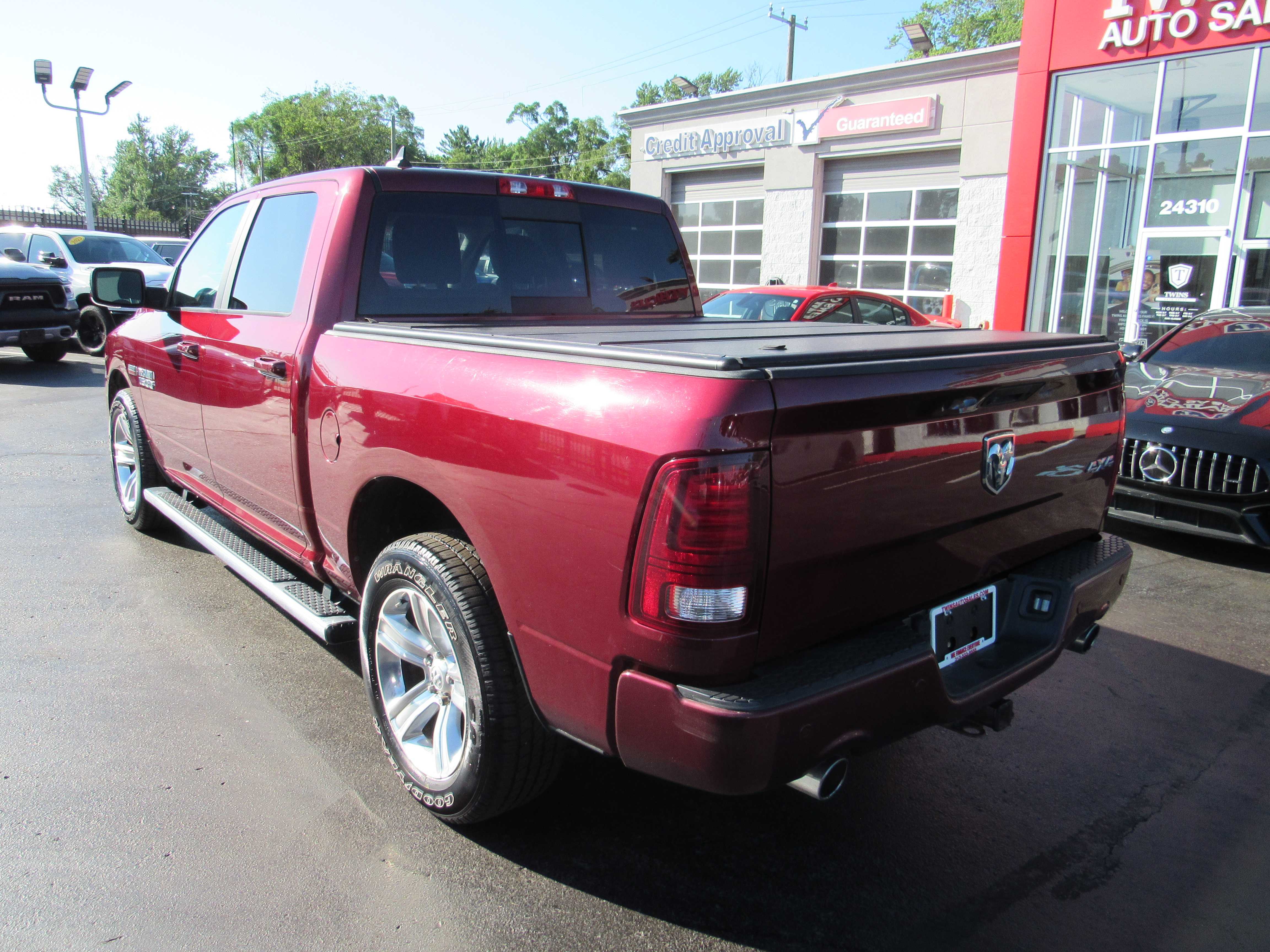 RED, 2018 RAM 1500 CREW CAB Thumnail Image 8