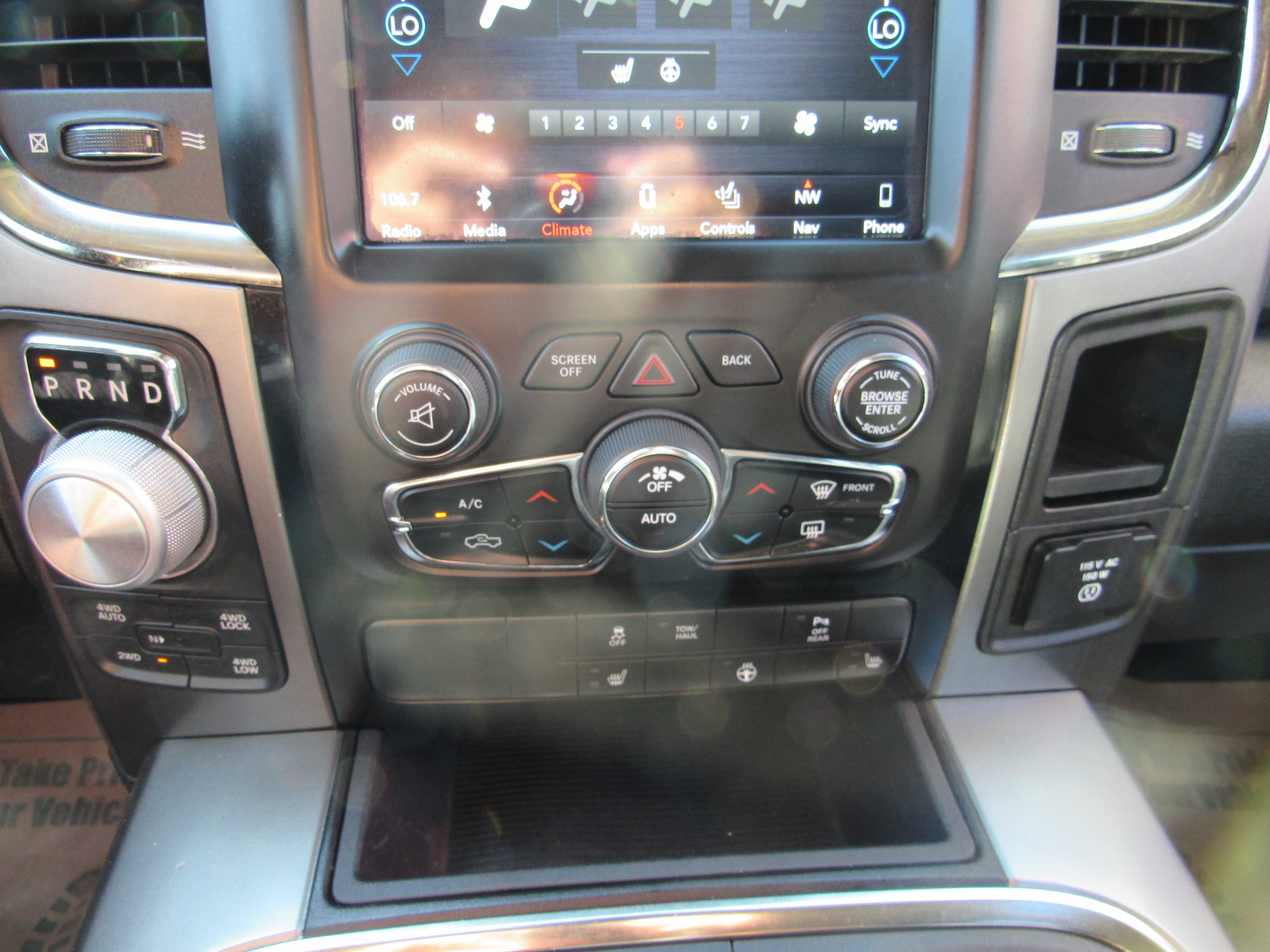 RED, 2018 RAM 1500 CREW CAB Thumnail Image 18