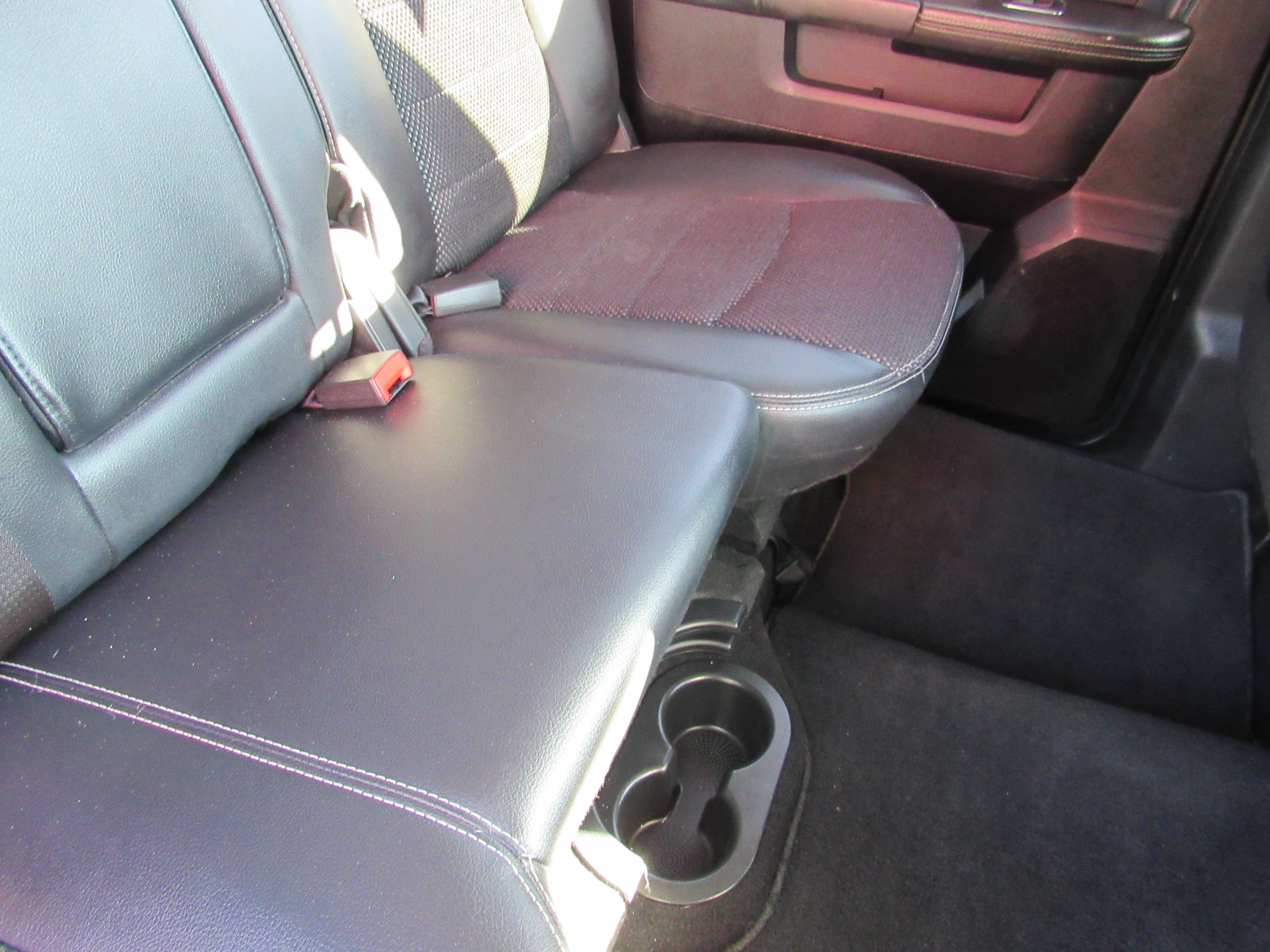 RED, 2018 RAM 1500 CREW CAB Thumnail Image 23