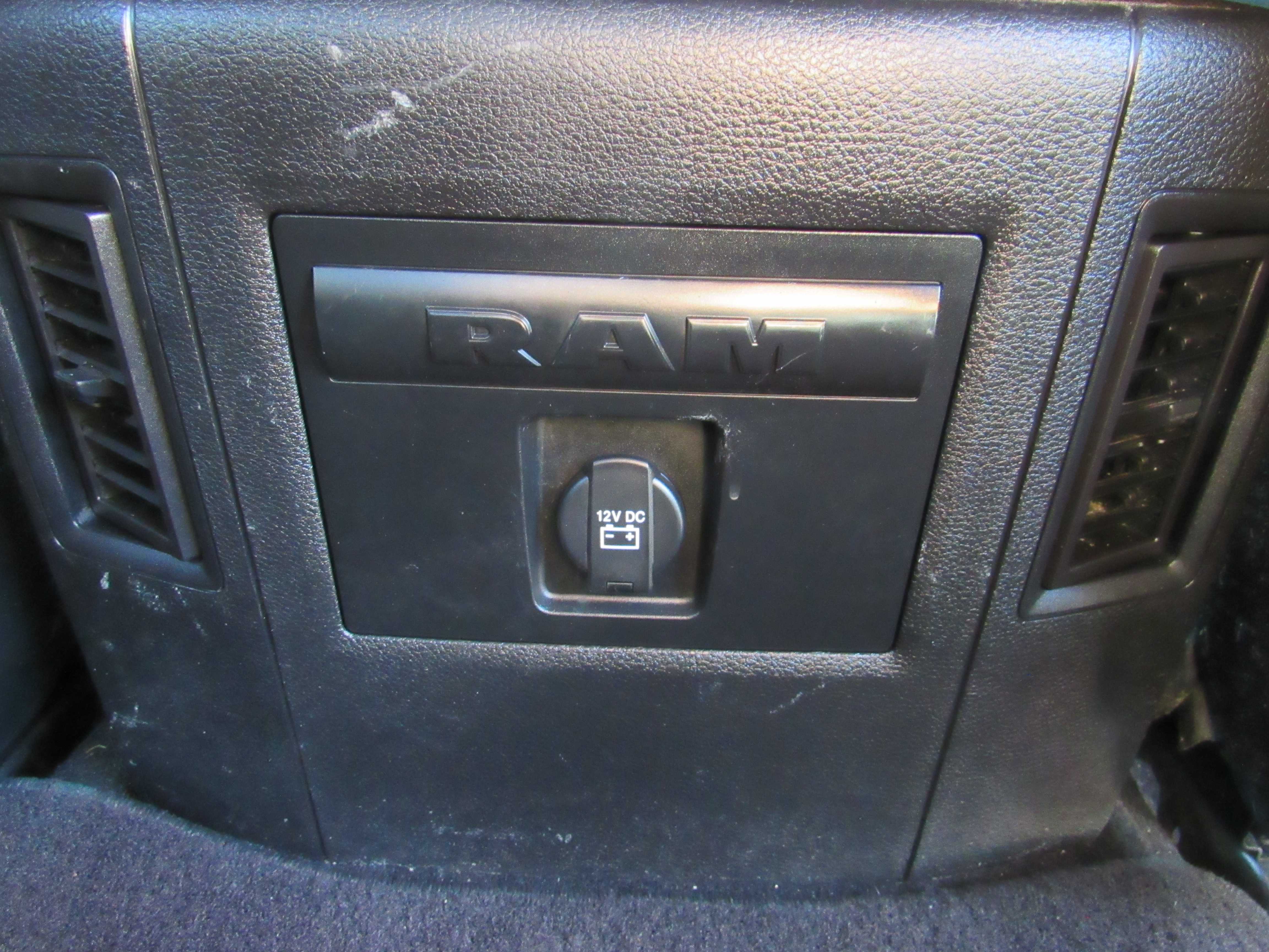 RED, 2018 RAM 1500 CREW CAB Thumnail Image 24