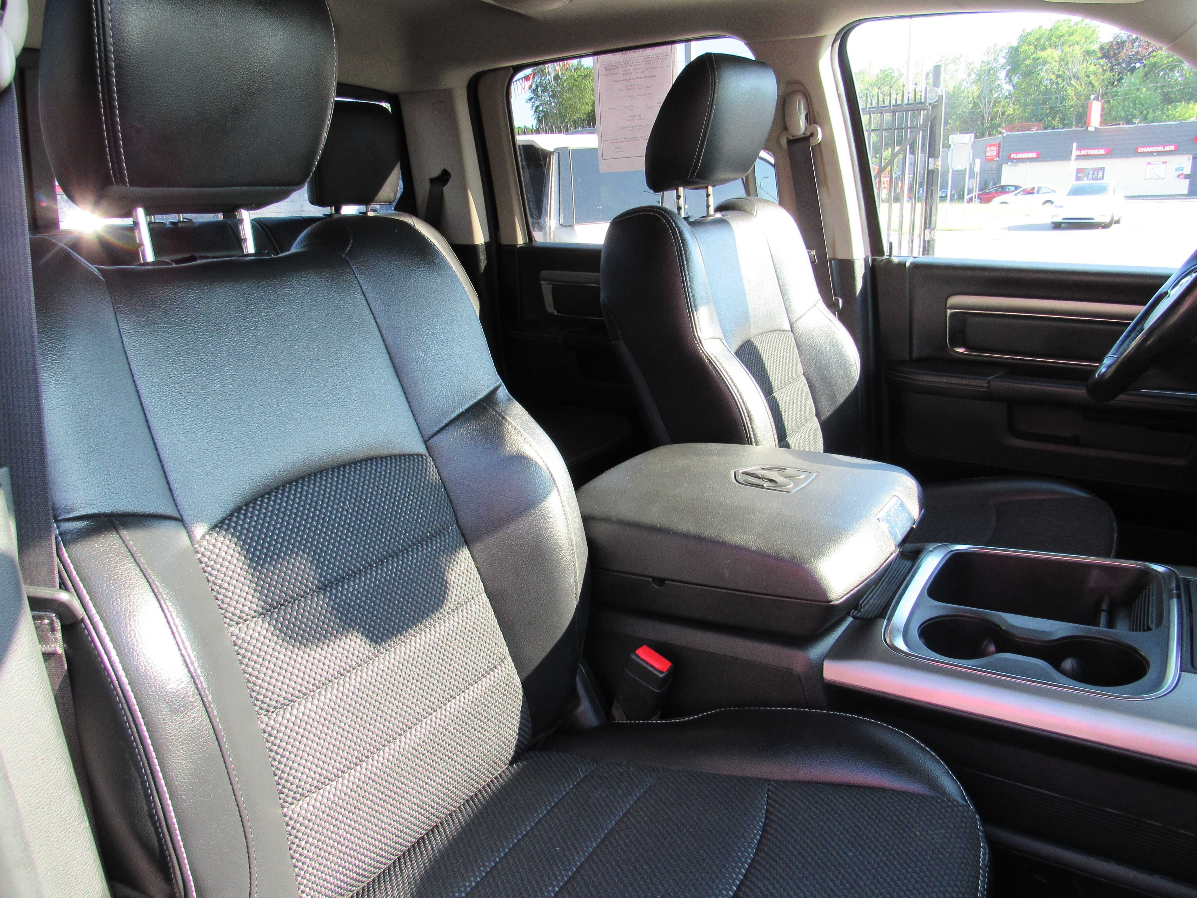 RED, 2018 RAM 1500 CREW CAB Thumnail Image 26