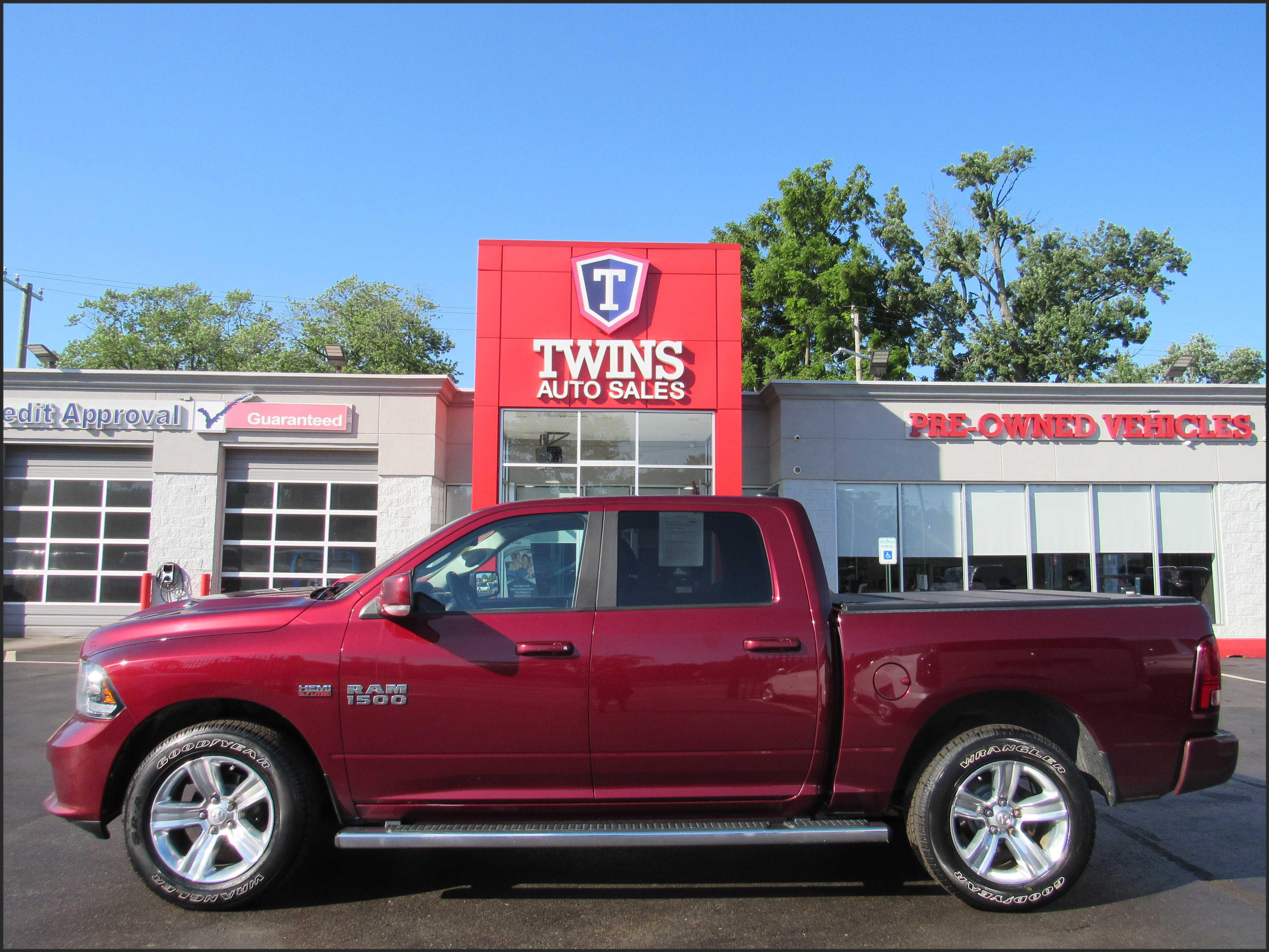 RED, 2018 RAM 1500 CREW CAB Image 