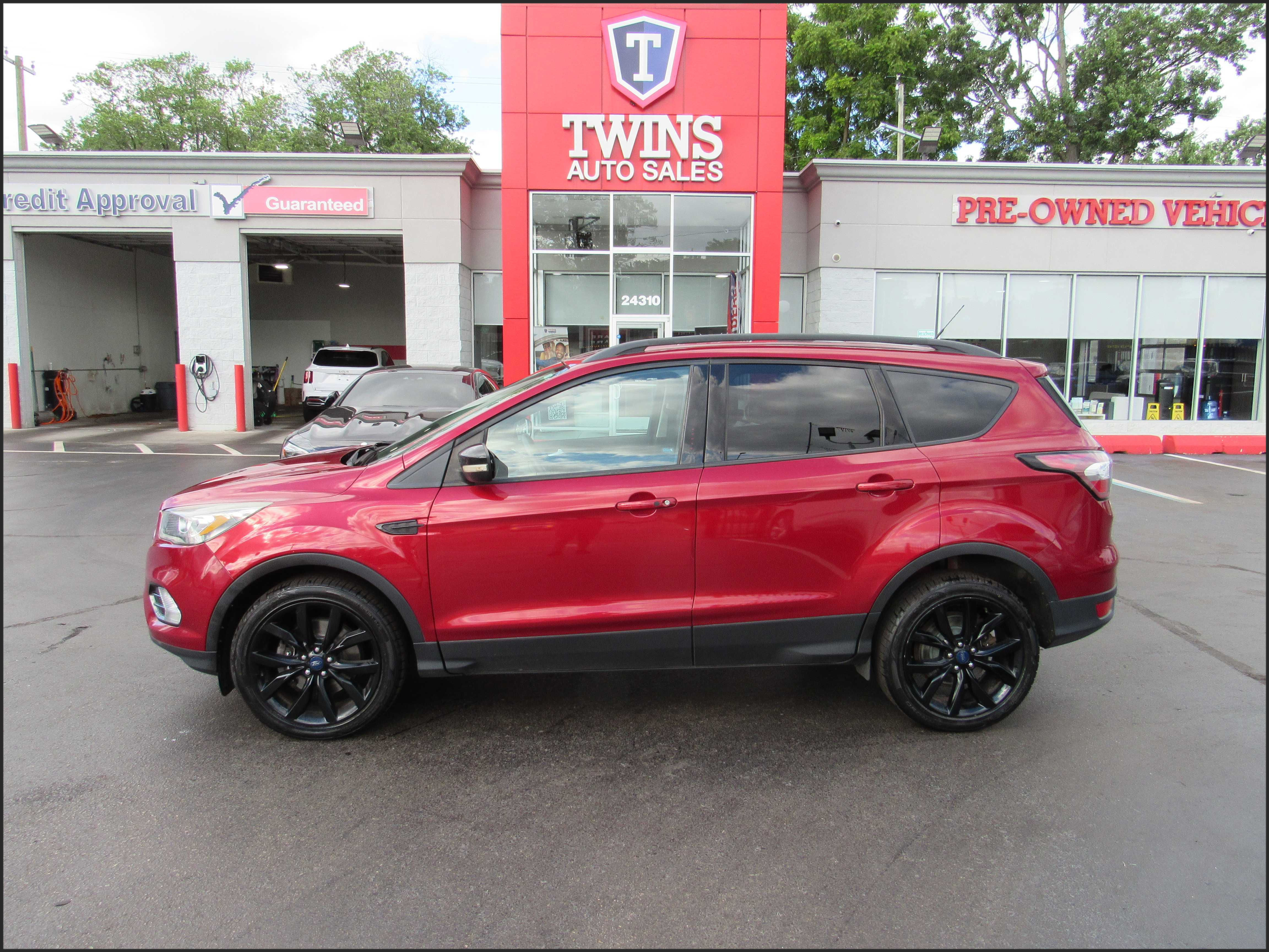 RED, 2017 FORD ESCAPE Image 