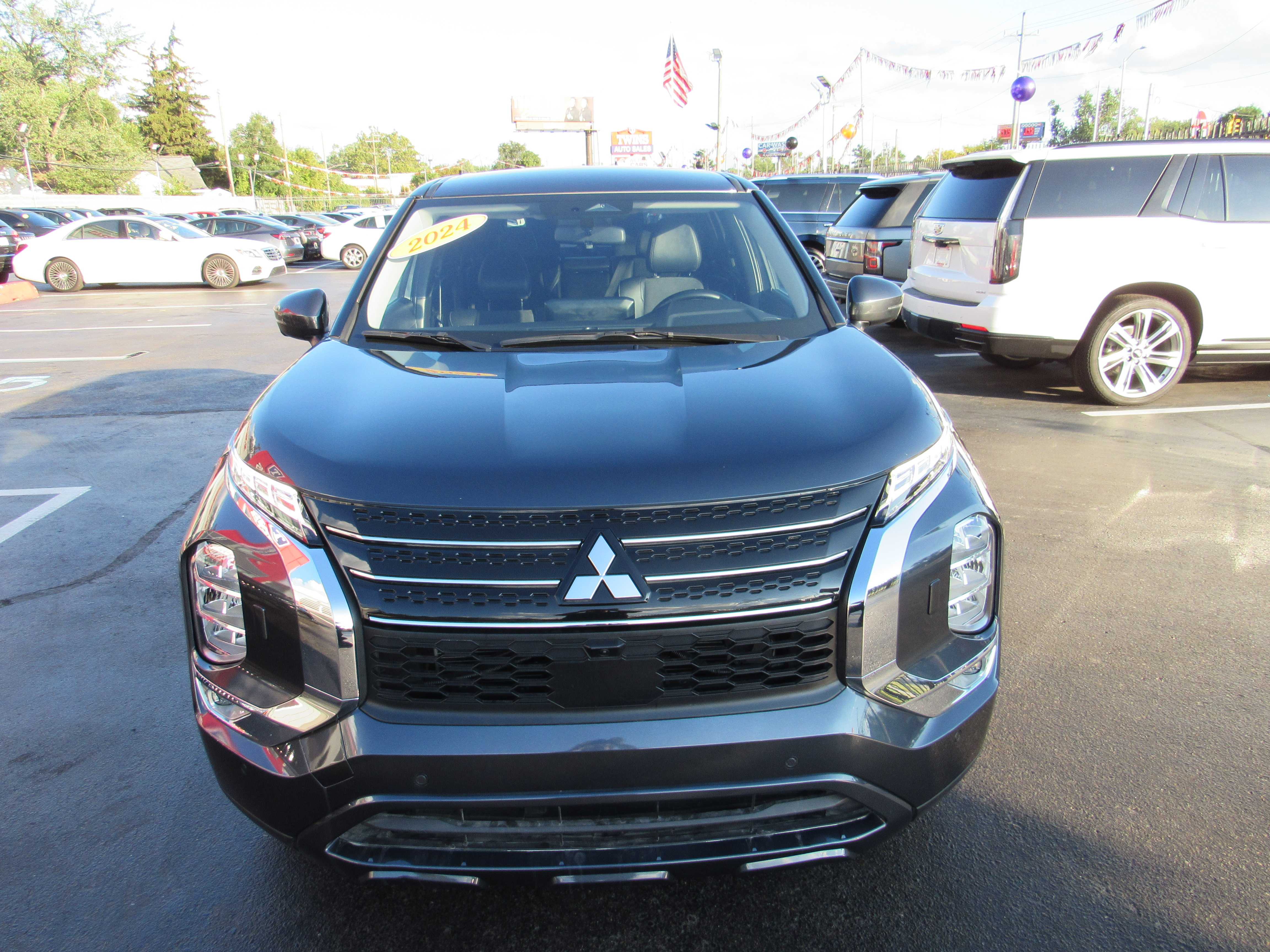 GREY, 2024 MITSUBISHI OUTLANDER Thumnail Image 3