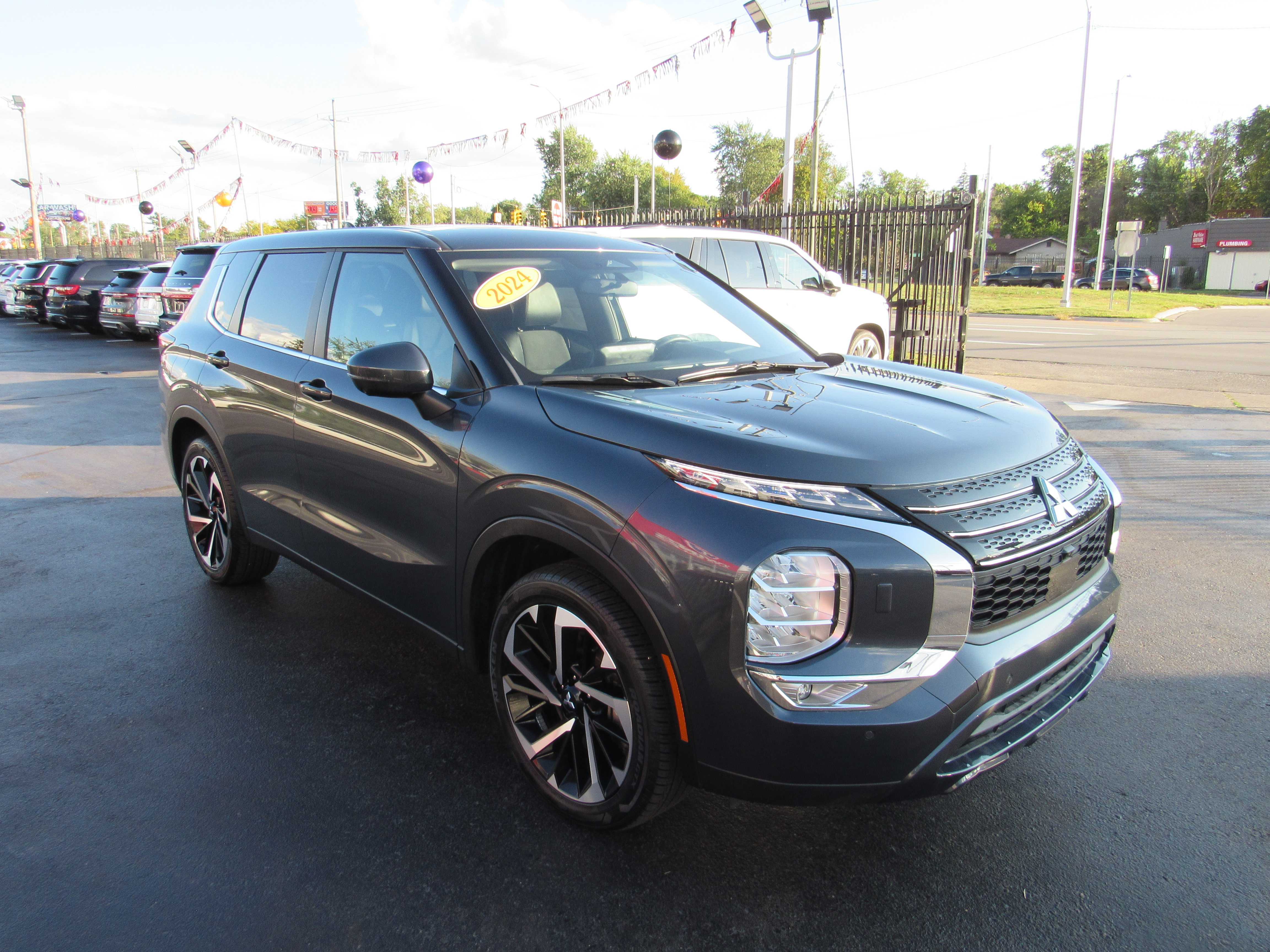 GREY, 2024 MITSUBISHI OUTLANDER Thumnail Image 4