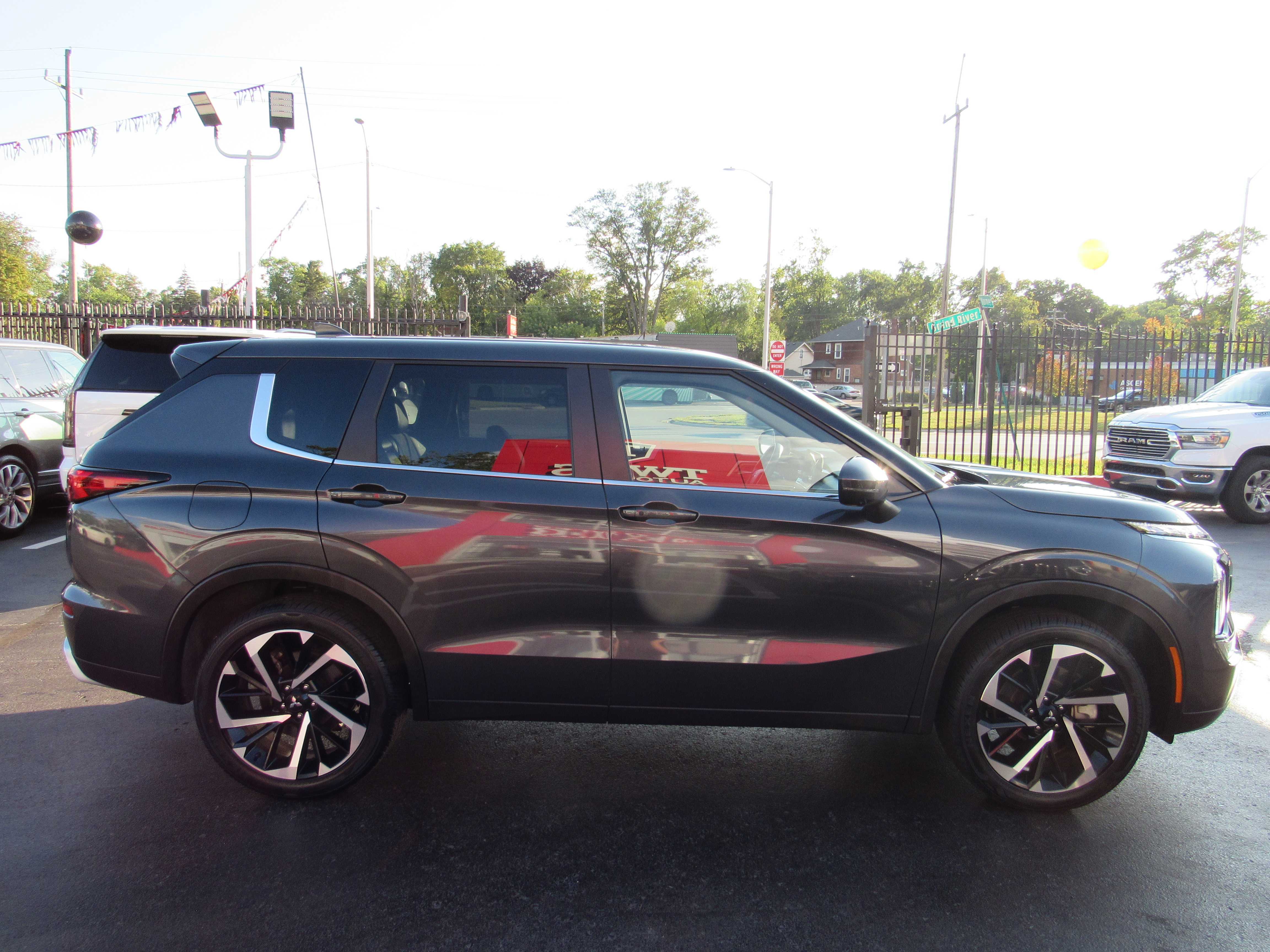 GREY, 2024 MITSUBISHI OUTLANDER Thumnail Image 5