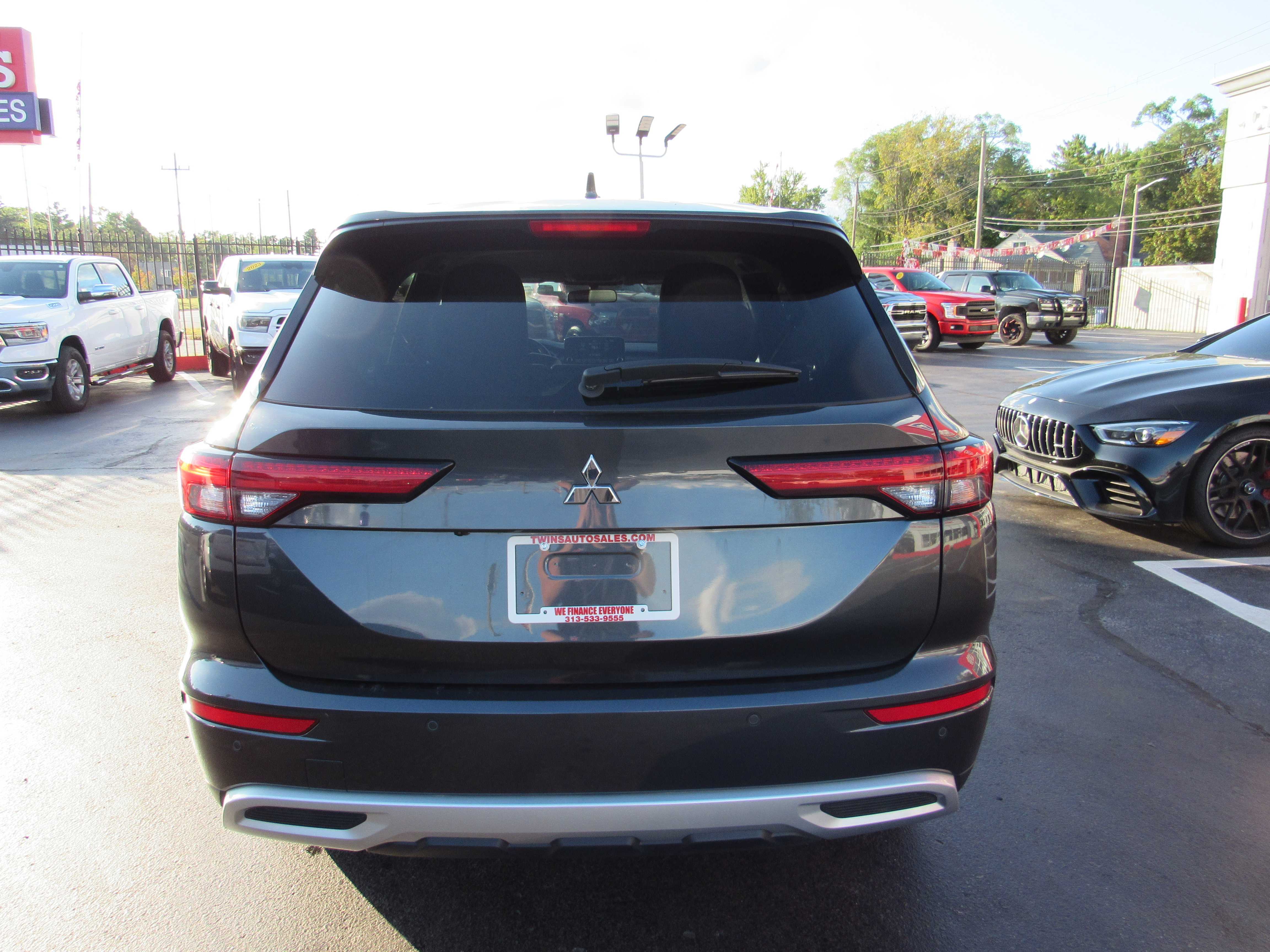 GREY, 2024 MITSUBISHI OUTLANDER Thumnail Image 7