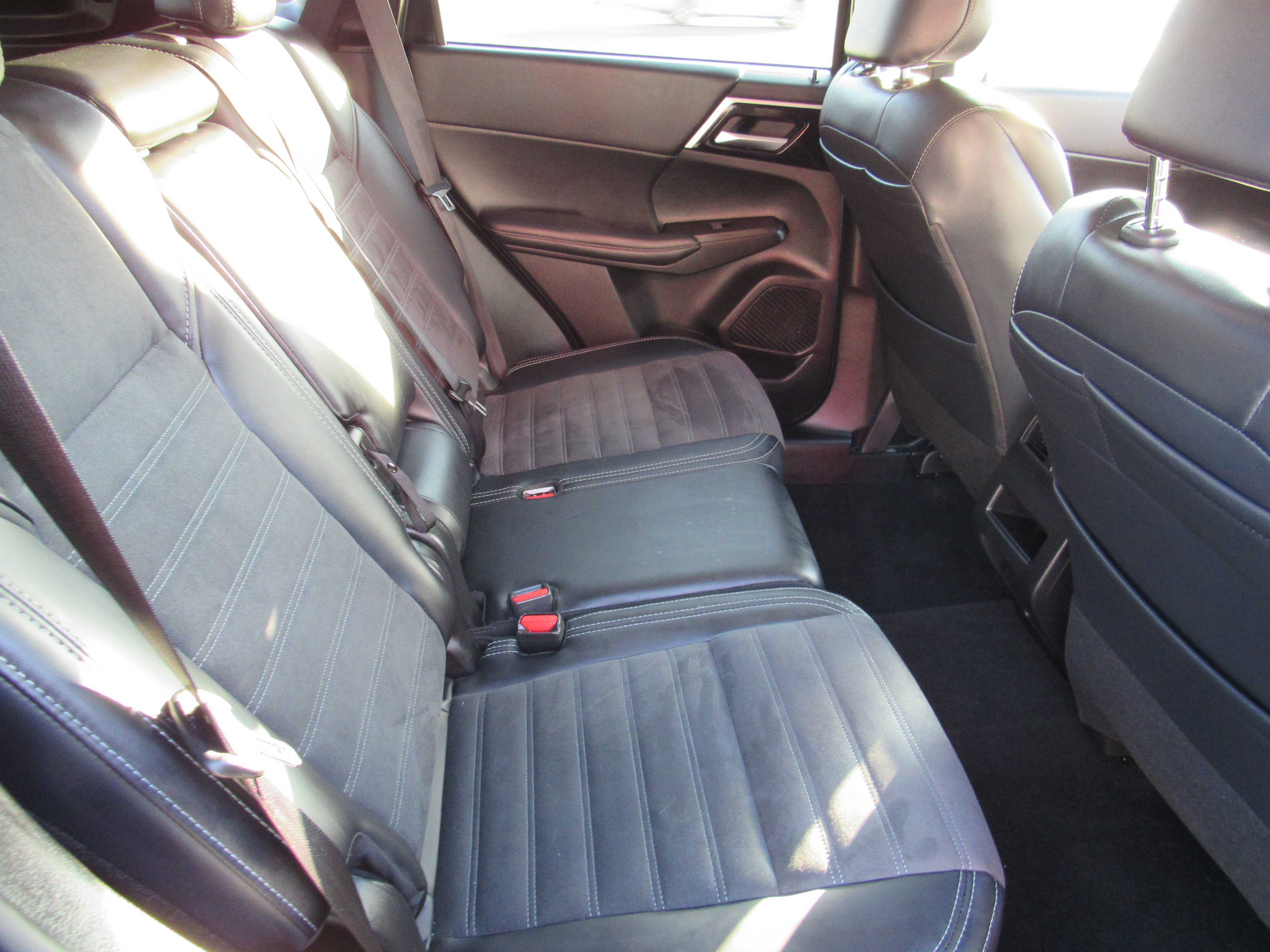 GREY, 2024 MITSUBISHI OUTLANDER Thumnail Image 10