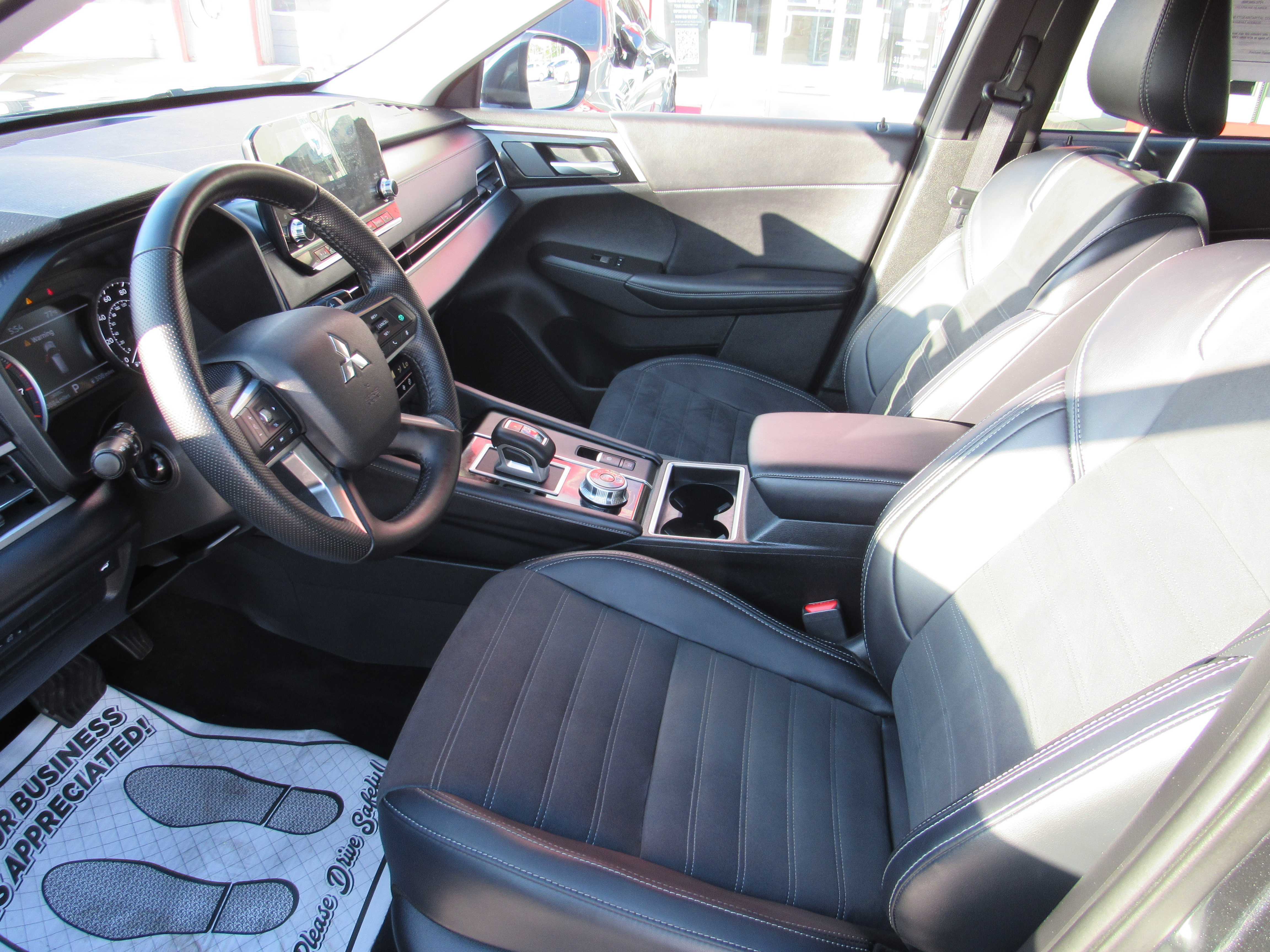 GREY, 2024 MITSUBISHI OUTLANDER Thumnail Image 16