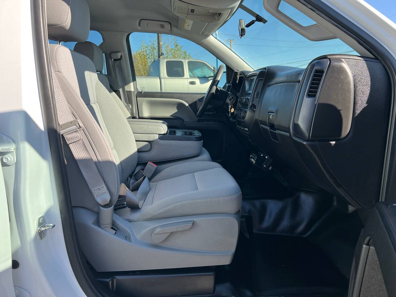 White, 2016 Chevrolet Silverado 1500 Image 7