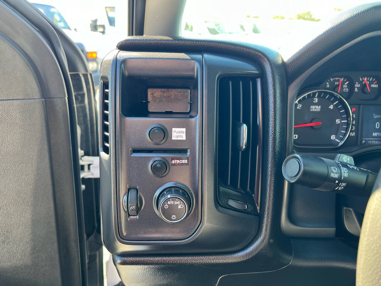 White, 2016 Chevrolet Silverado 1500 Image 25
