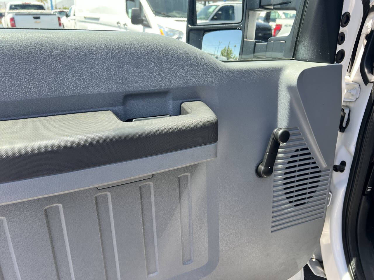 White, 2014 Ford F-250 Super Duty Image 18