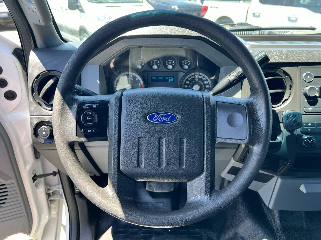 White, 2014 Ford F-250 Super Duty Image 23