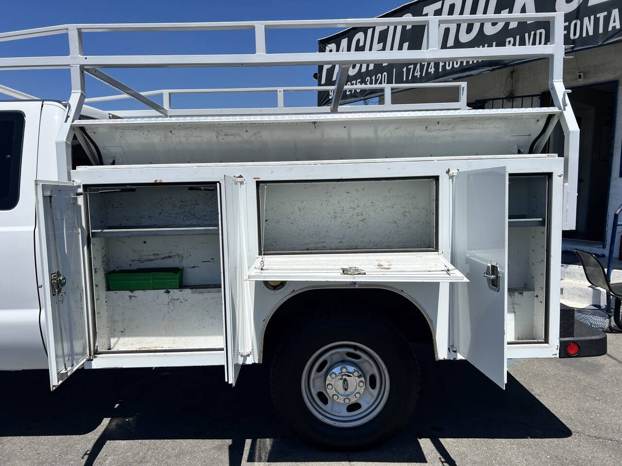 White, 2014 Ford F-250 Super Duty Image 16