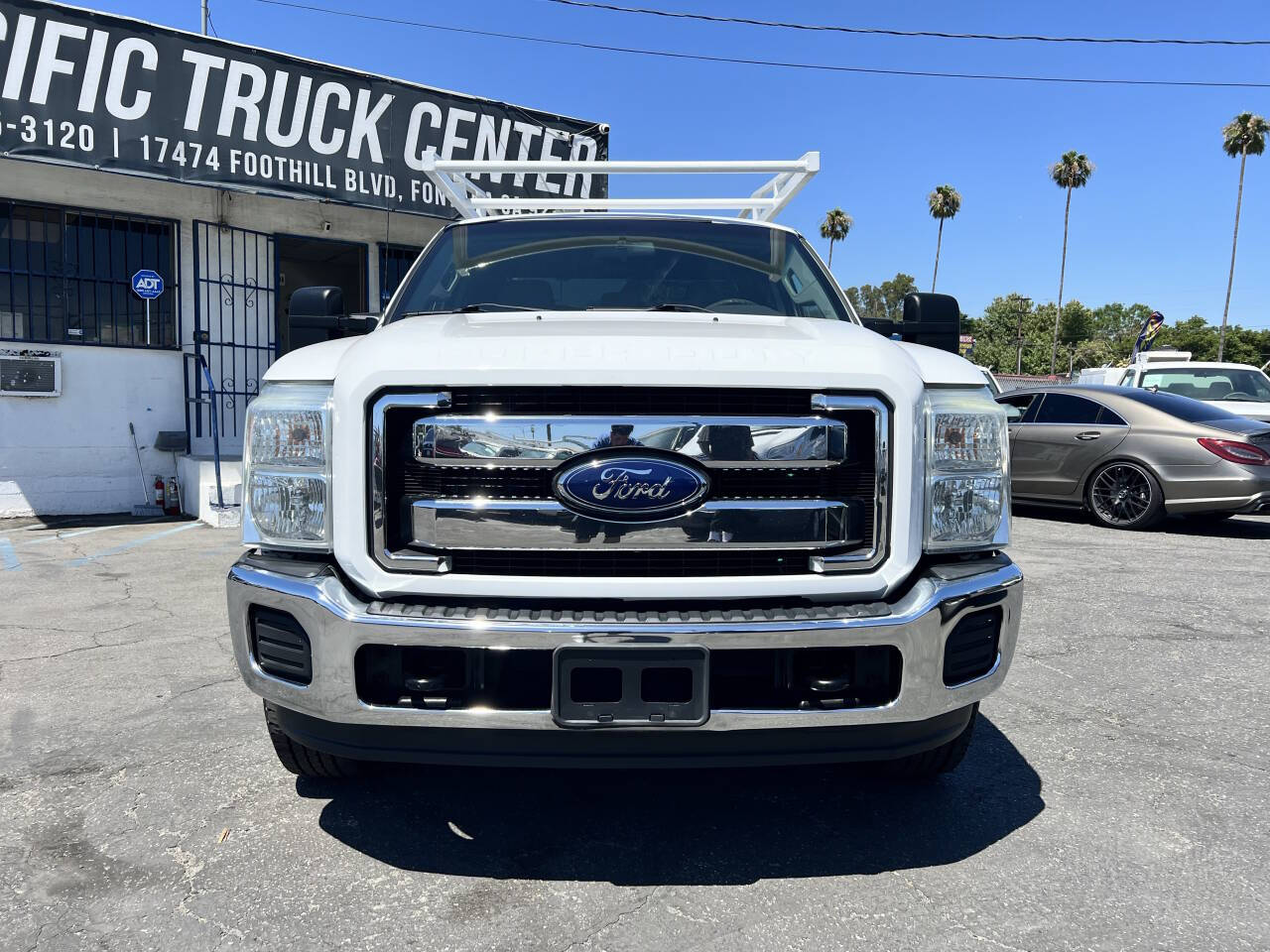 White, 2014 Ford F-250 Super Duty Image 2