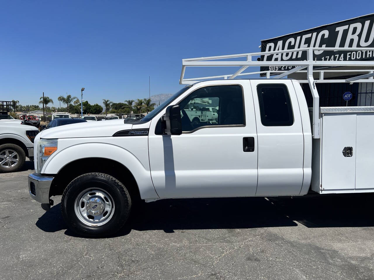 White, 2014 Ford F-250 Super Duty Image 14