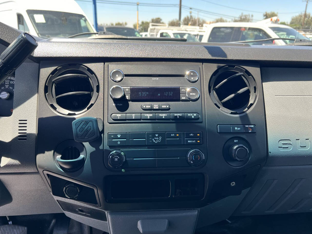 White, 2014 Ford F-250 Super Duty Image 22