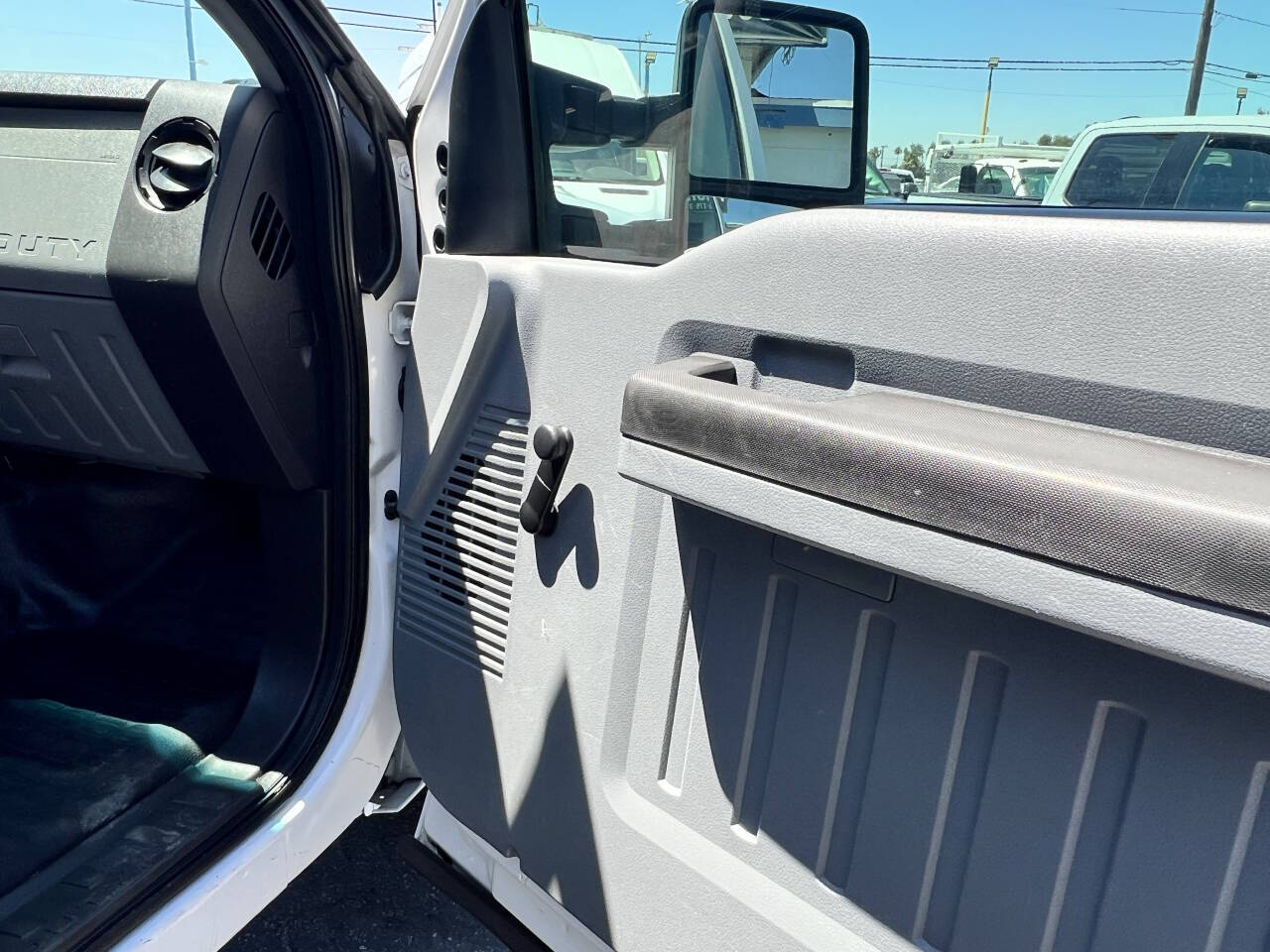 White, 2014 Ford F-250 Super Duty Image 24