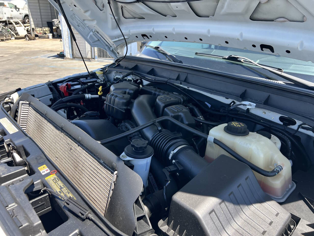 White, 2014 Ford F-250 Super Duty Image 27