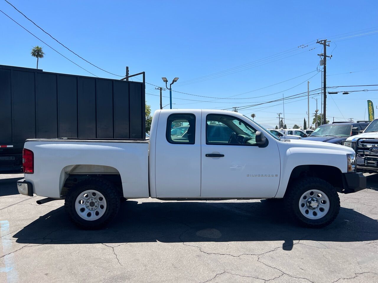 White, 2009 Chevrolet Silverado 1500 Image 4