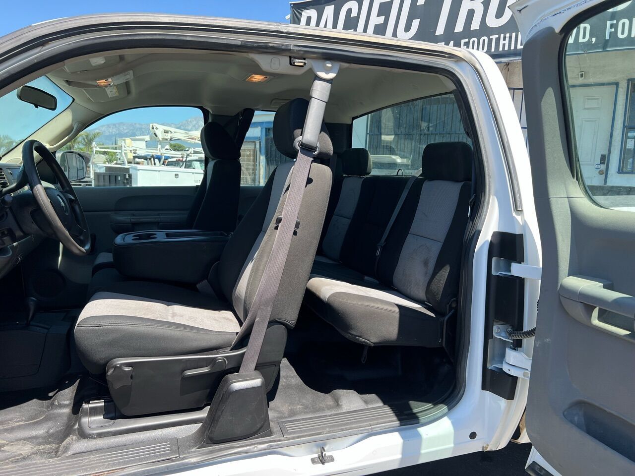 White, 2009 Chevrolet Silverado 1500 Image 13