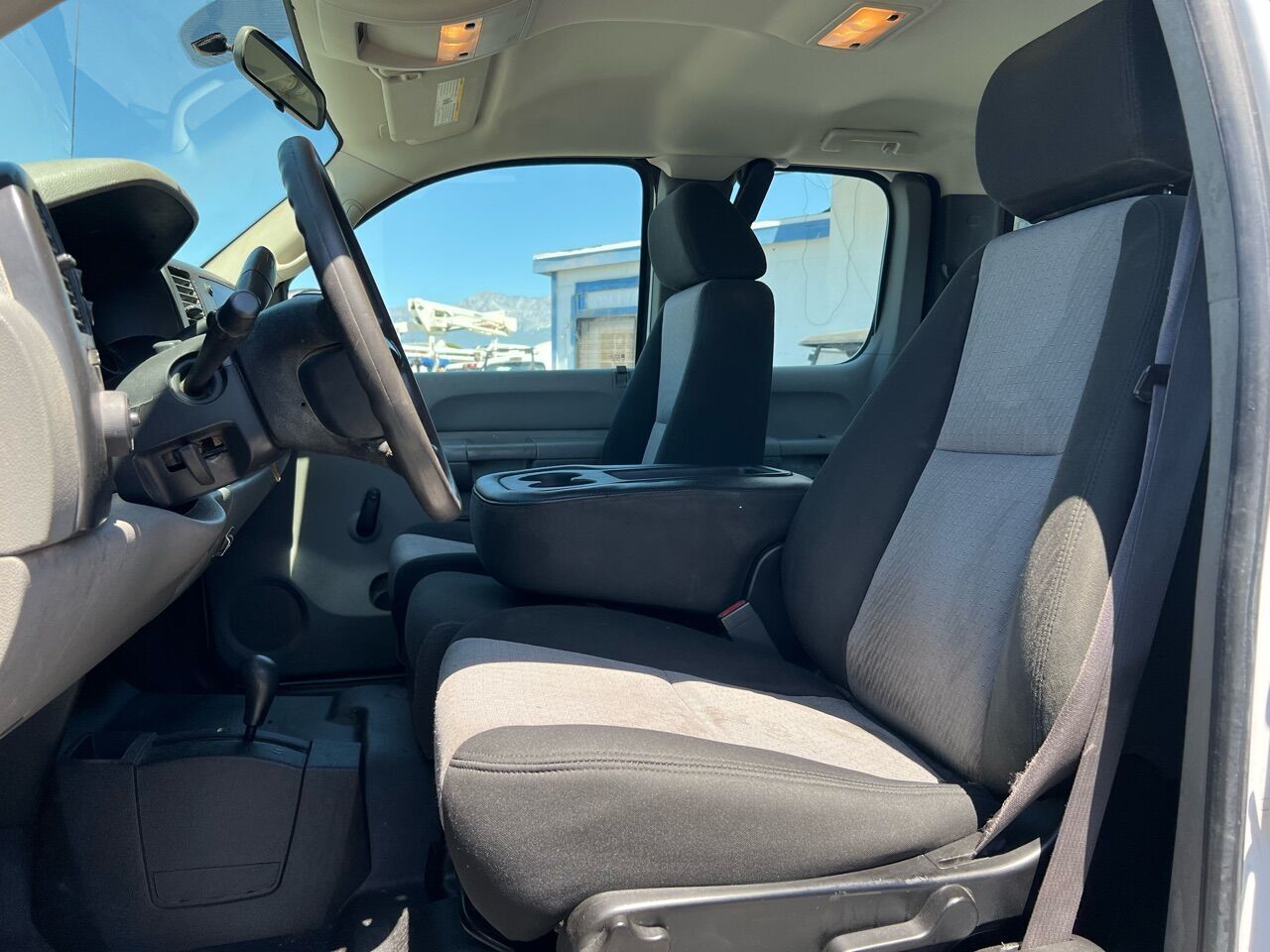 White, 2009 Chevrolet Silverado 1500 Image 9