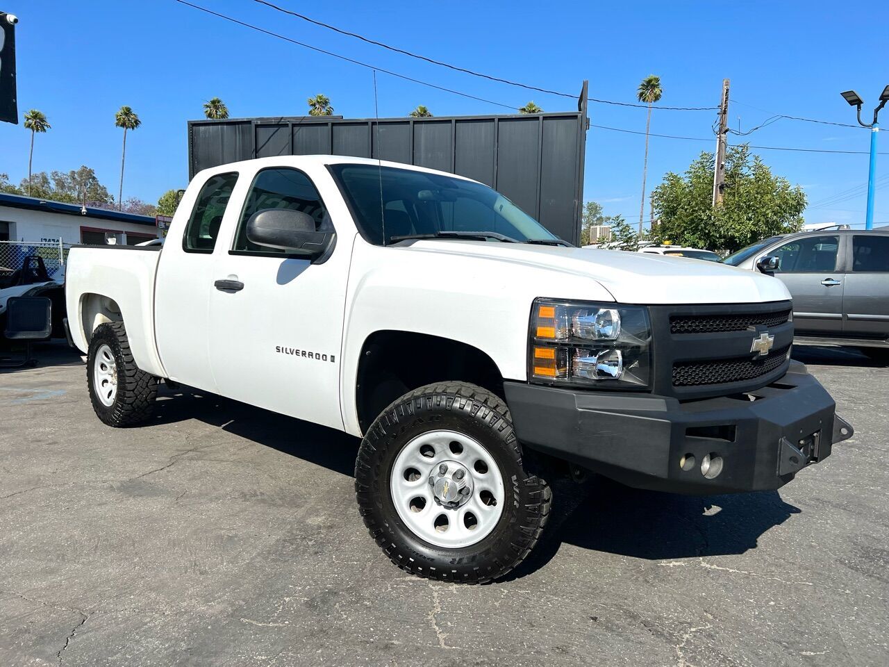 White, 2009 Chevrolet Silverado 1500 Image 2