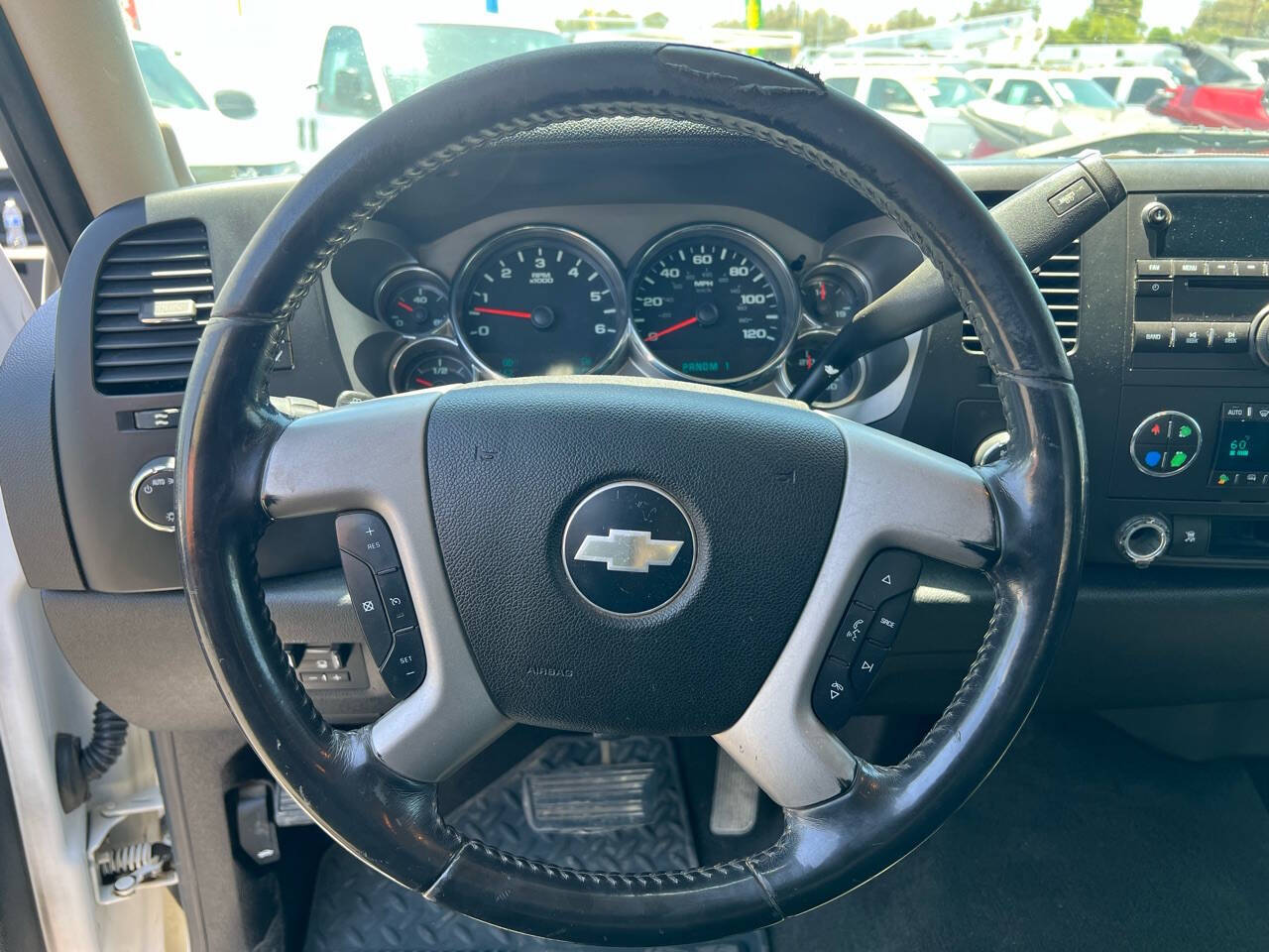 White, 2009 Chevrolet Silverado 2500HD Image 18