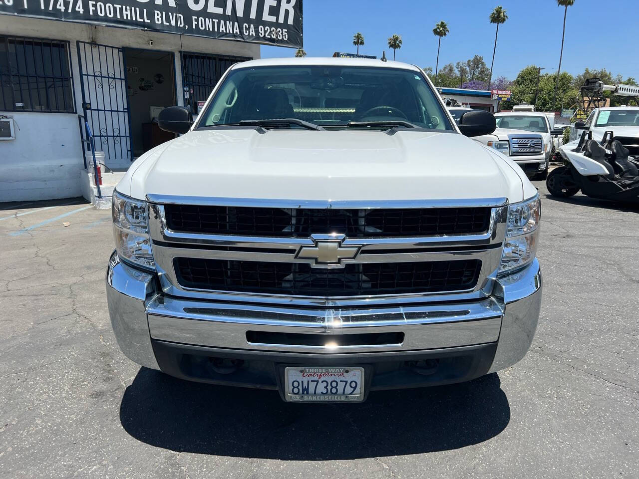 White, 2009 Chevrolet Silverado 2500HD Image 2