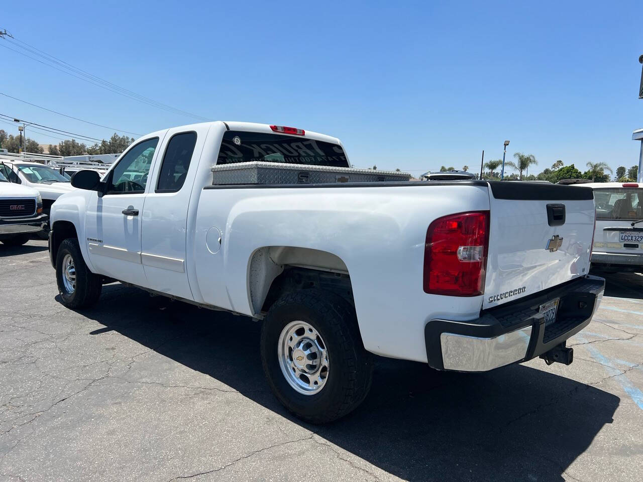 White, 2009 Chevrolet Silverado 2500HD Image 11