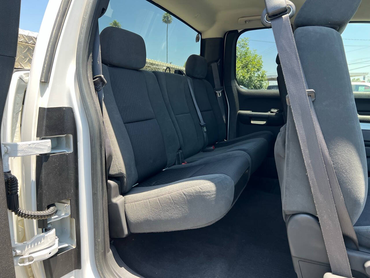 White, 2009 Chevrolet Silverado 2500HD Image 7