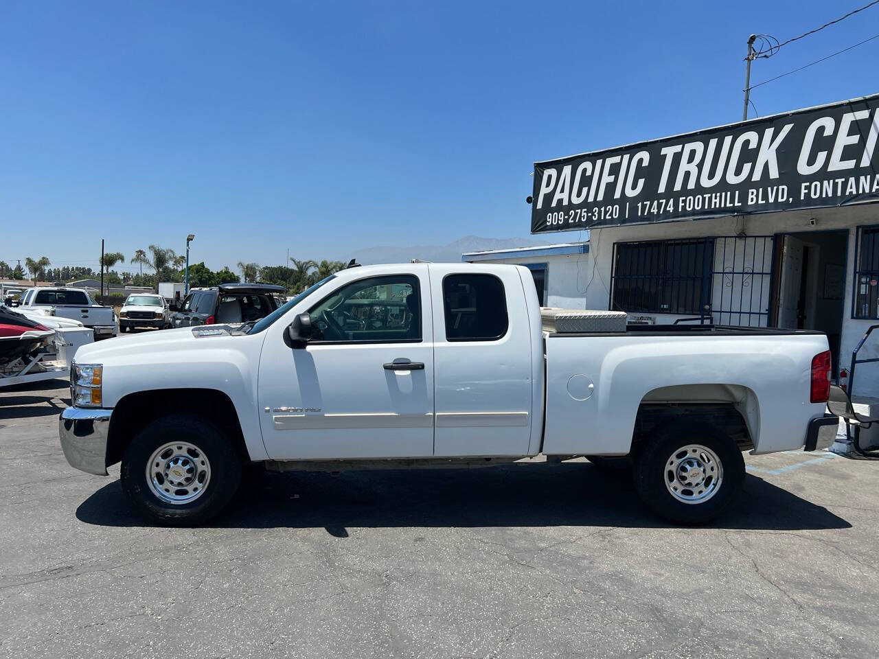 White, 2009 Chevrolet Silverado 2500HD Image 12