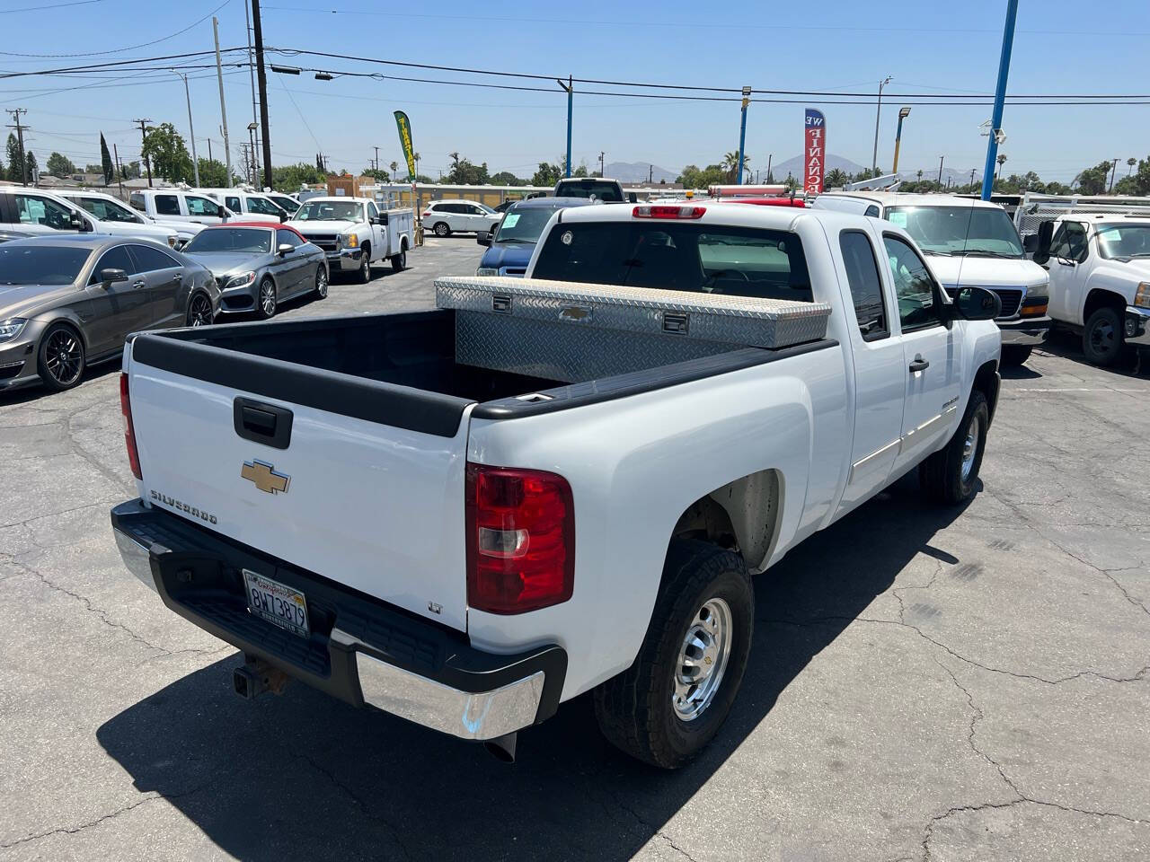 White, 2009 Chevrolet Silverado 2500HD Image 8