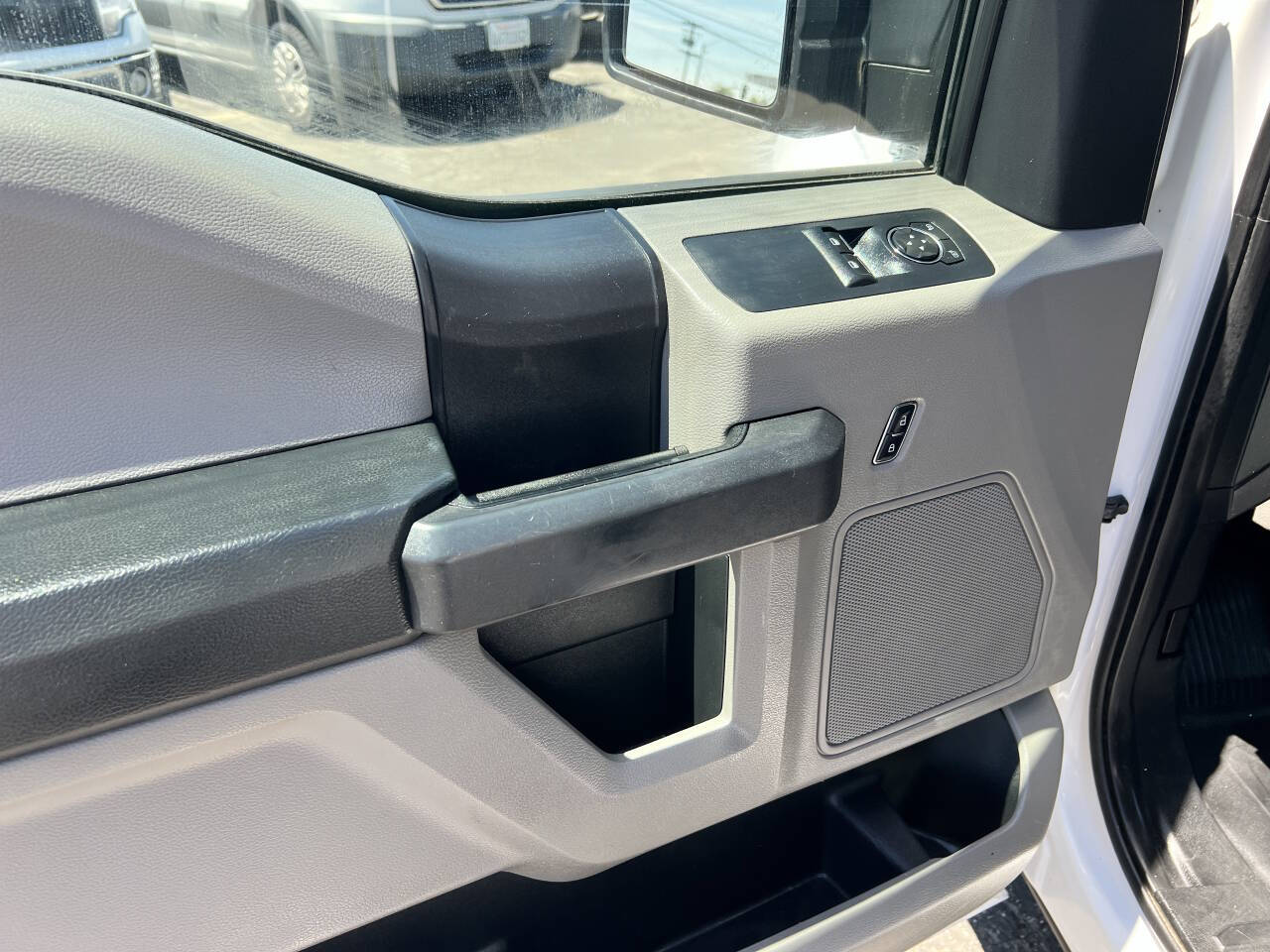 White, 2016 Ford F-150 Image 13