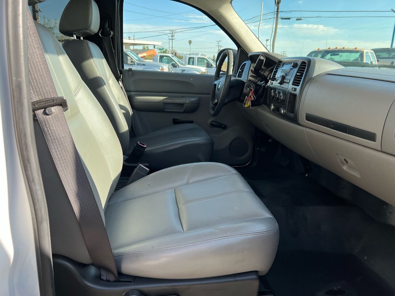 White, 2008 Chevrolet Silverado 2500HD Image 23