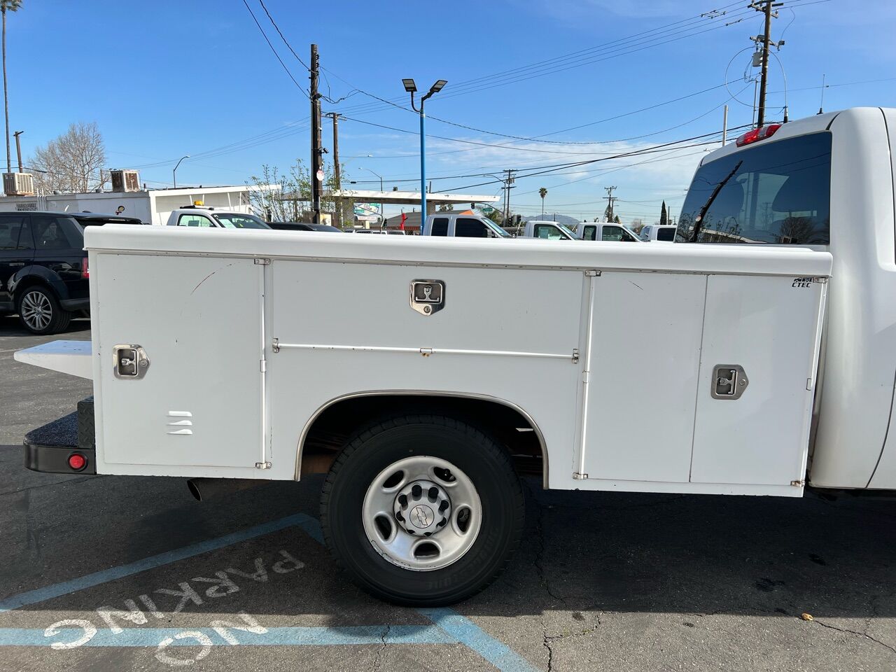 White, 2008 Chevrolet Silverado 2500HD Image 6