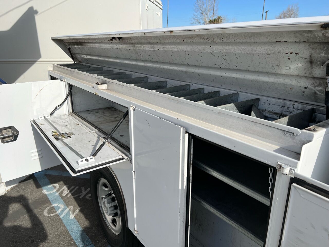 White, 2008 Chevrolet Silverado 2500HD Image 8