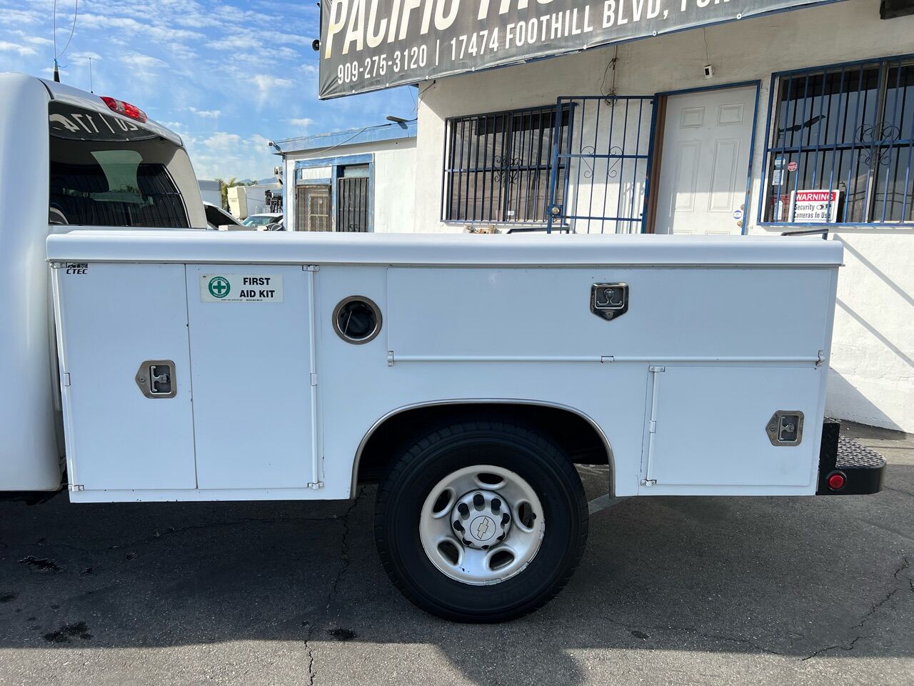 White, 2008 Chevrolet Silverado 2500HD Image 14