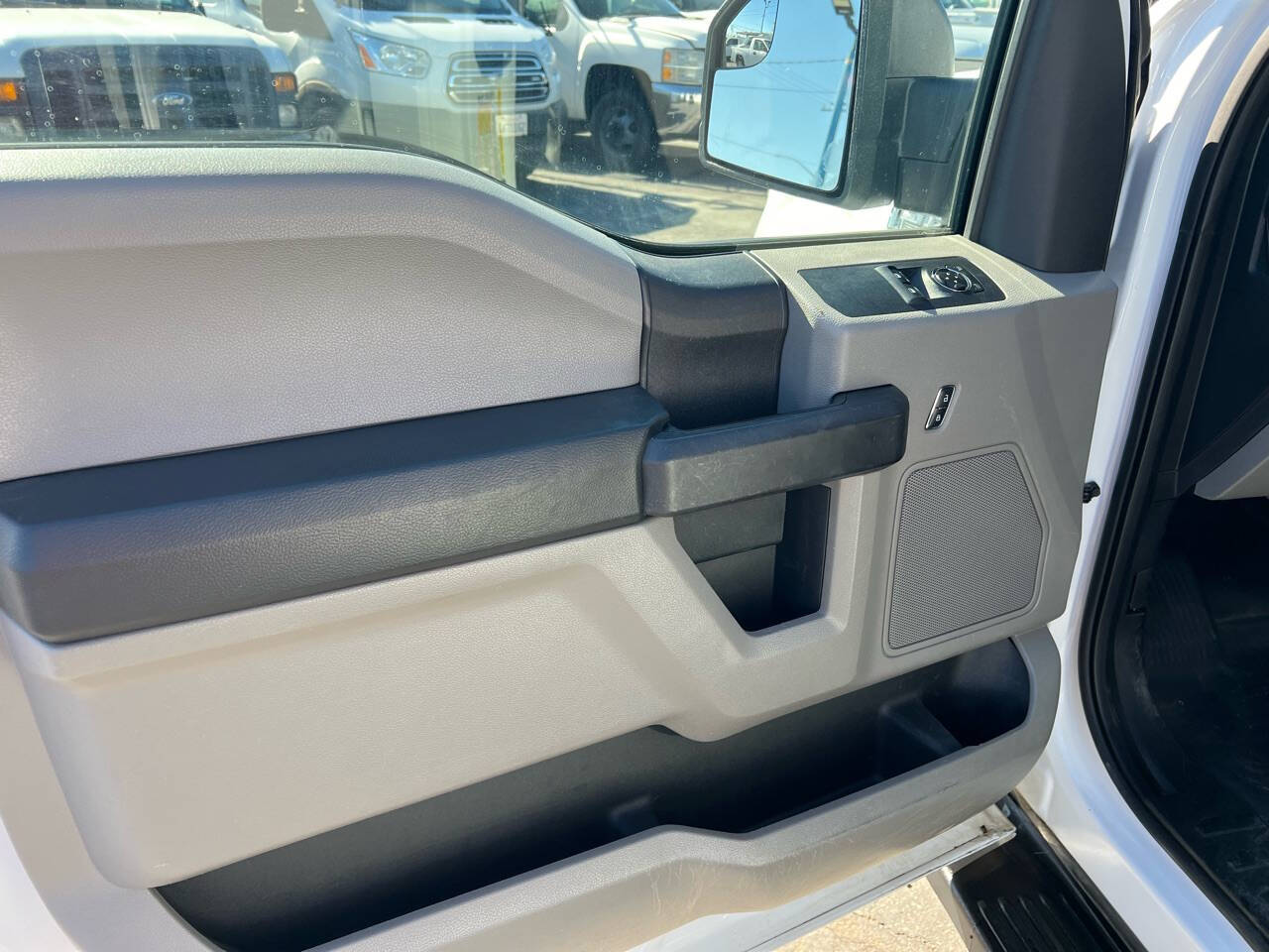 White, 2015 Ford F-150 Image 16